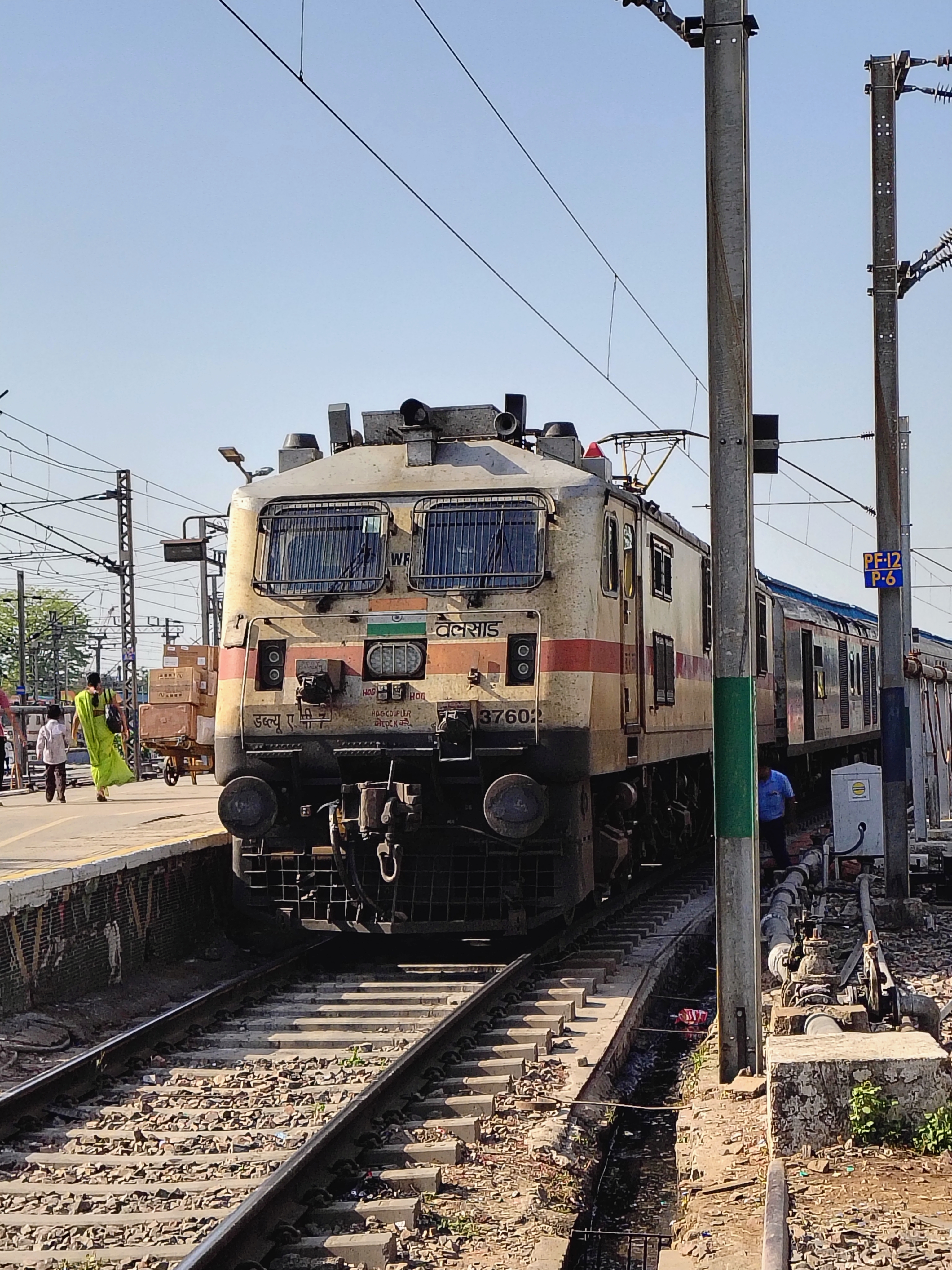 12423 Dibrugarh - New Delhi Rajdhani Express (via New Tinsukia) photo 3