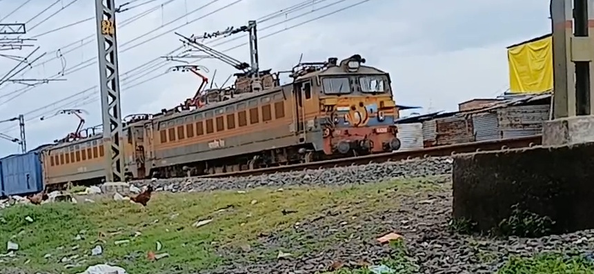 08575 Bhubaneswar - Mumbai LTT Special Fare Special photo 2