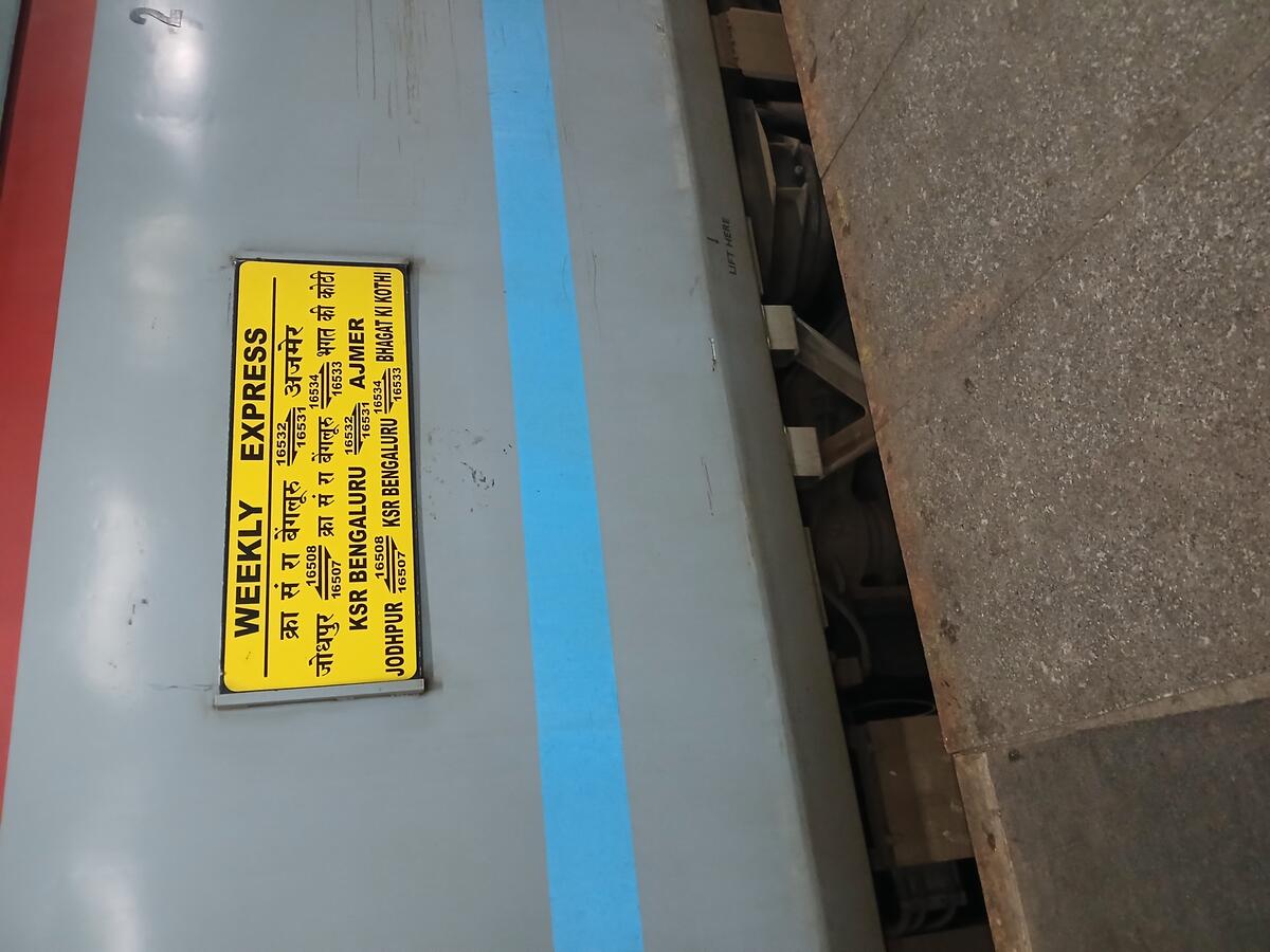 16533 Jodhpur - KSR Bengaluru Express (Via Guntakal) photo 2