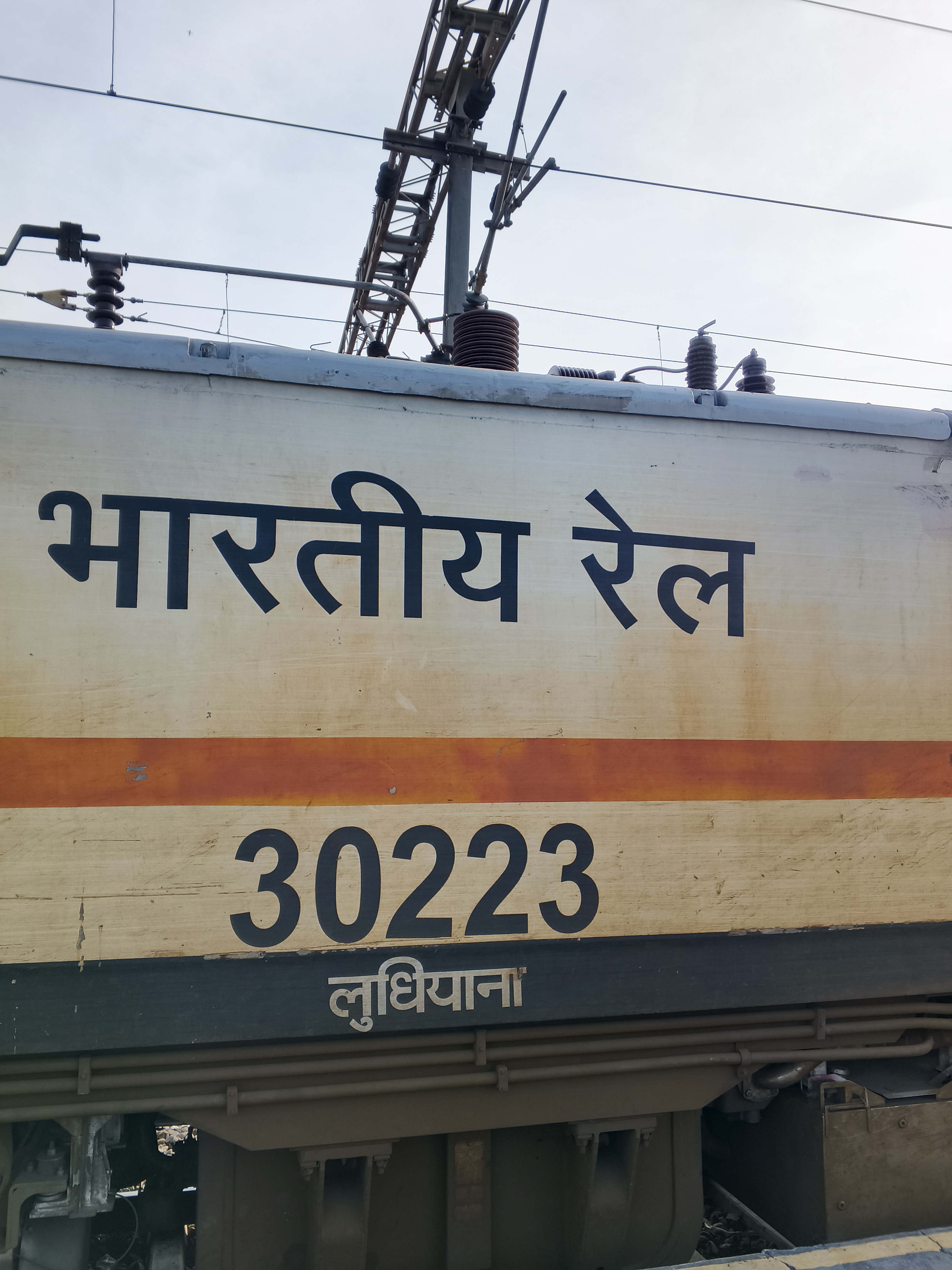 22435 Varanasi - New Delhi Vande Bharat Express photo 1
