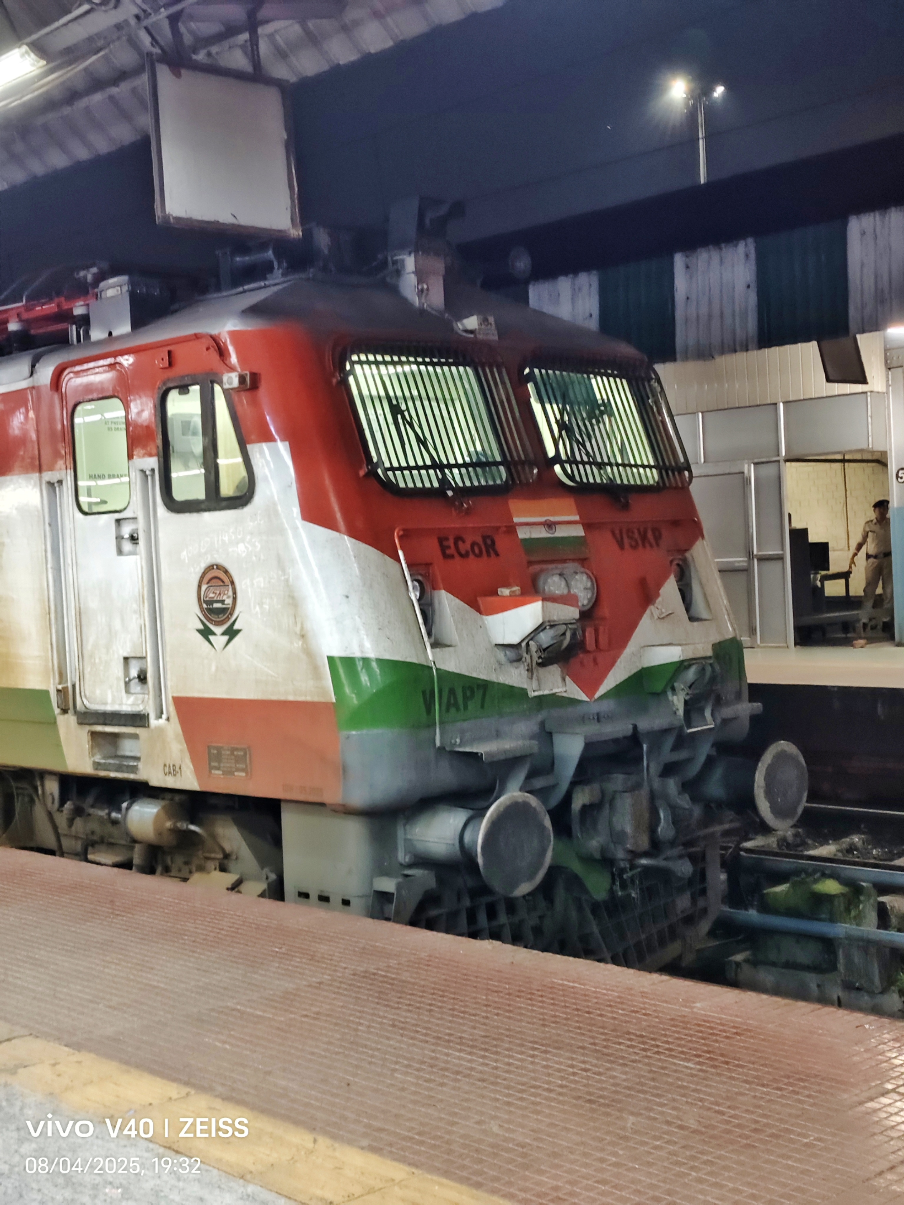 76831 Thiruvarur - Pattukottai DEMU Passenger photo 8