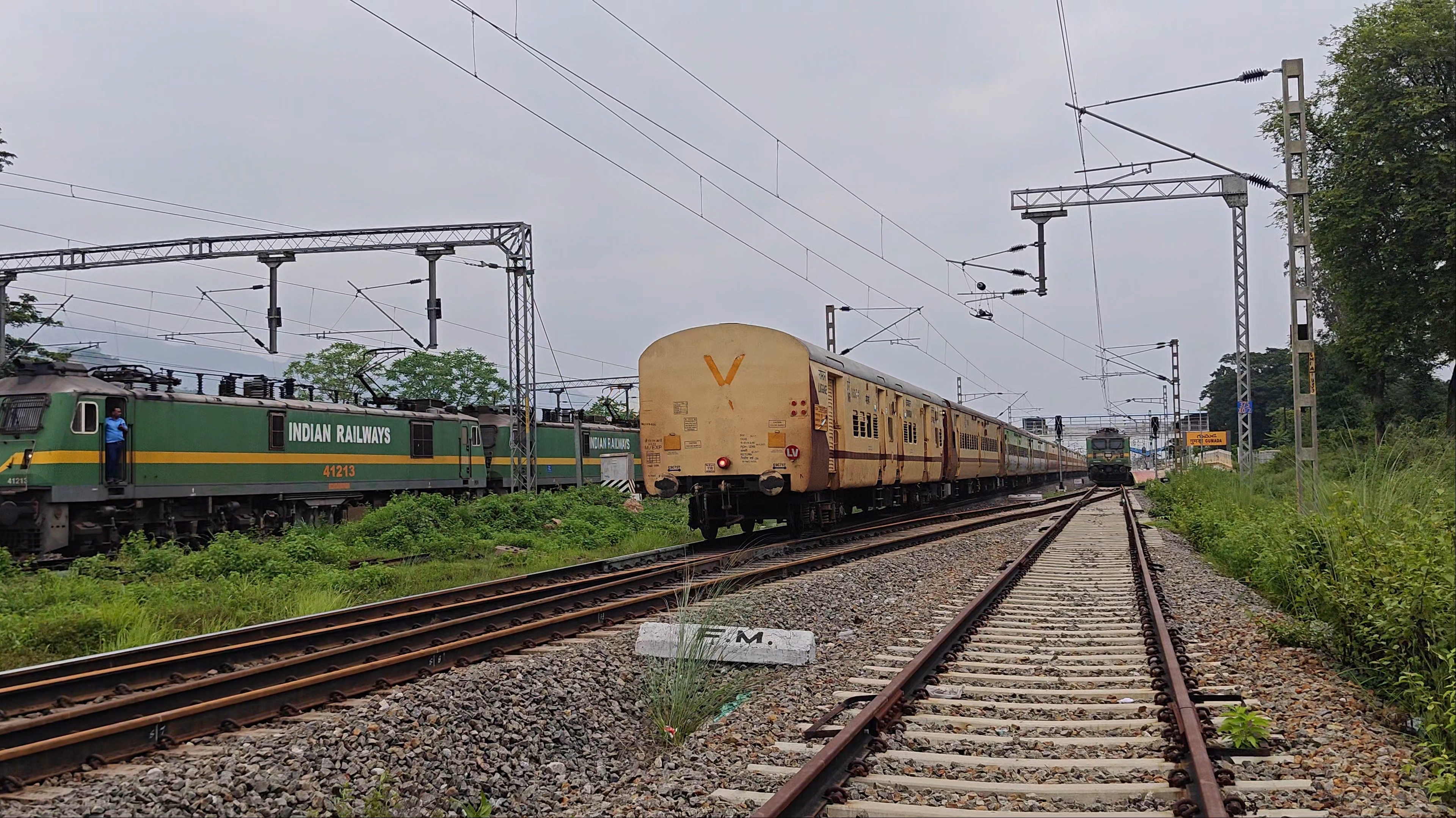 93013 Virar - Dahanu Road Fast Local photo 3