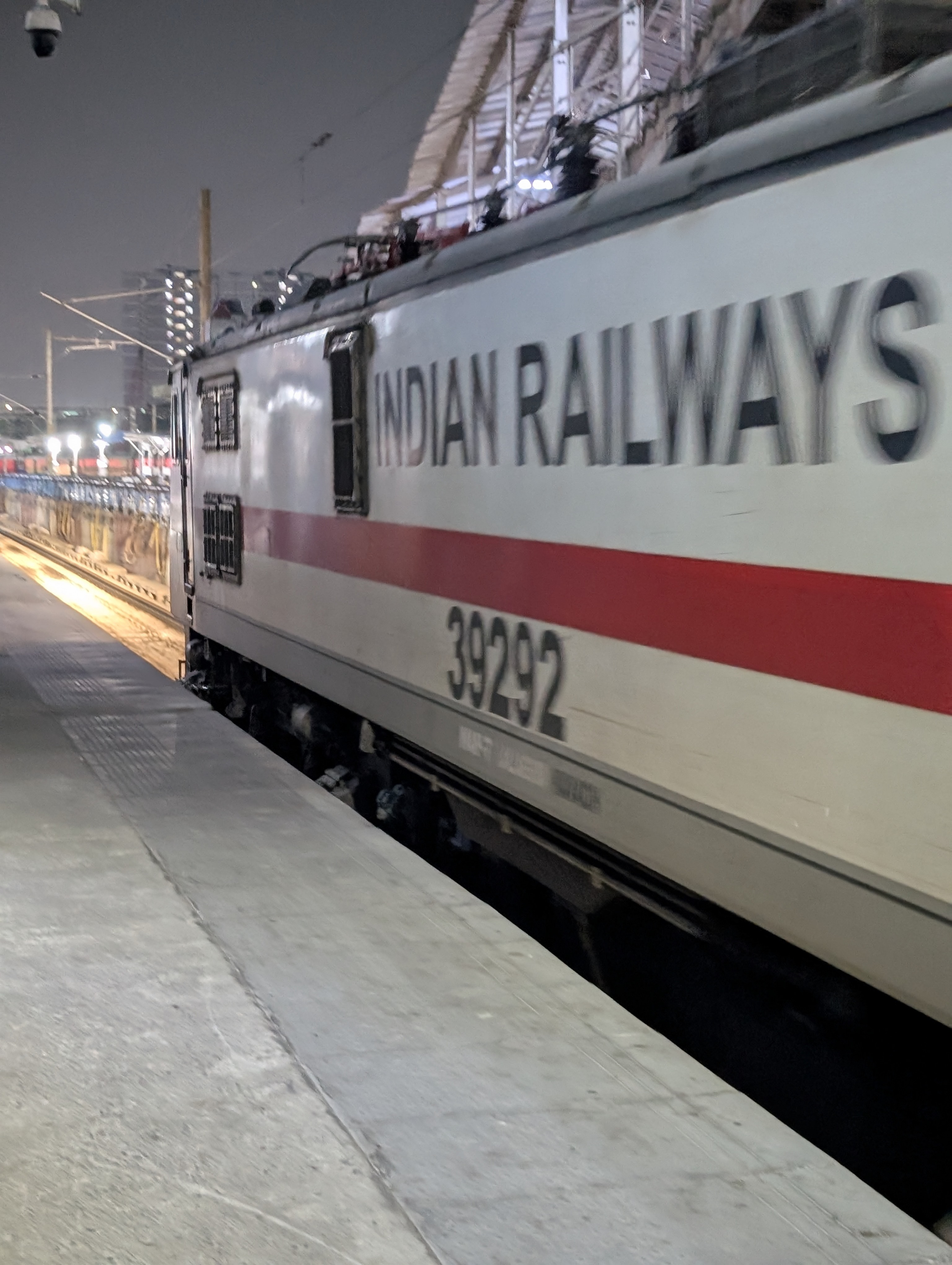 31625 Sealdah - Ranaghat Galloping Local photo 1
