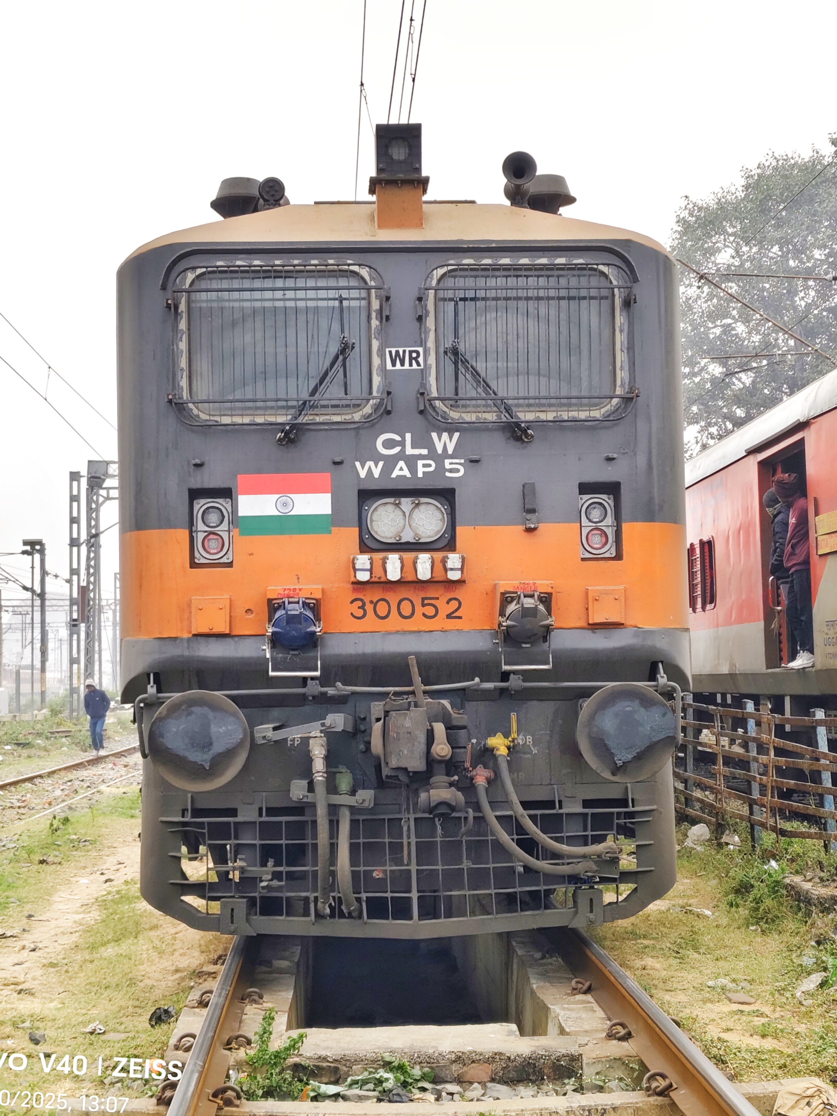 22583 Chhapra - Mumbai LTT Antyodaya SF Express photo 1