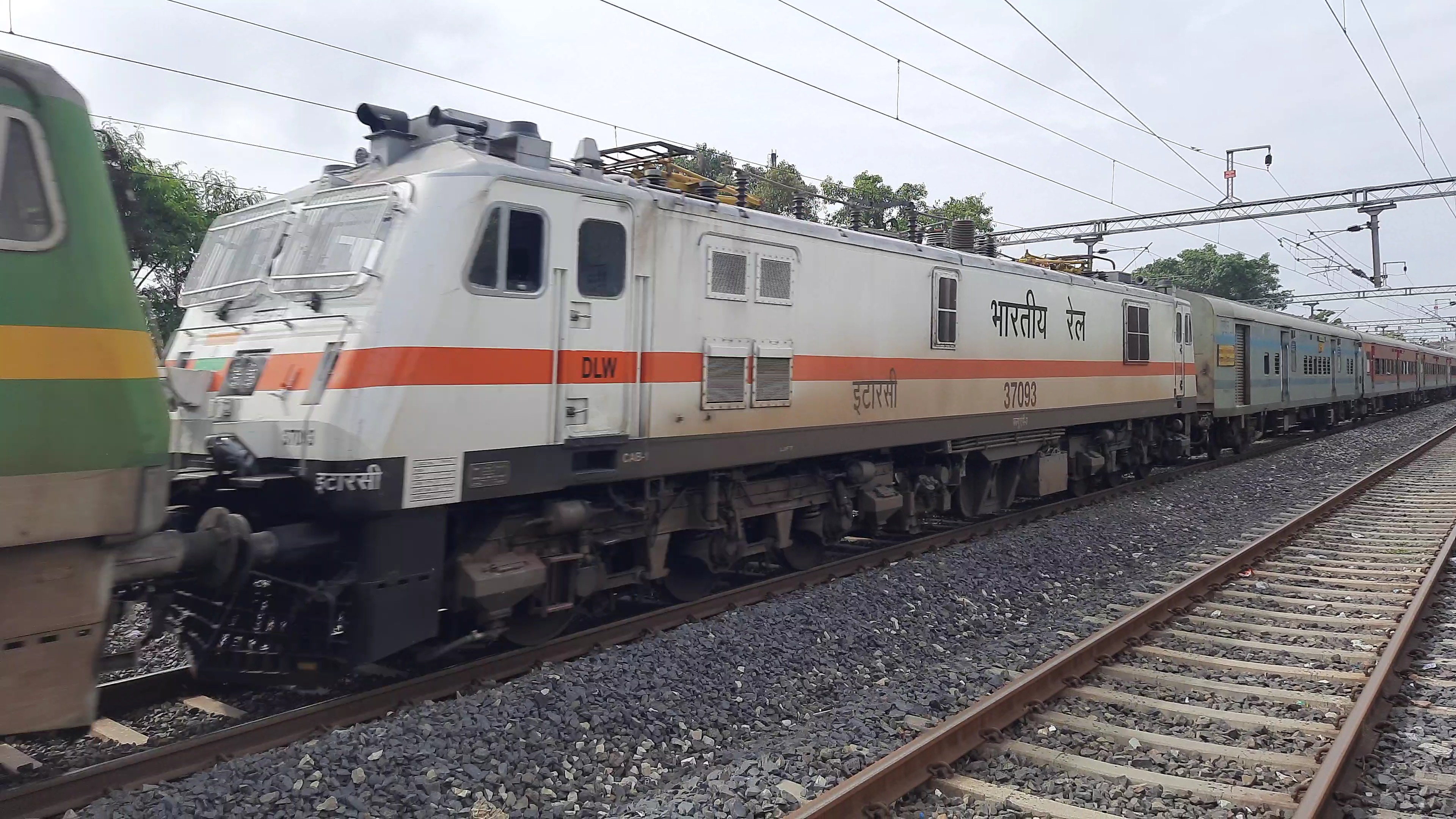 11703 Rewa - Dr. Ambedkar Nagar Express photo 2