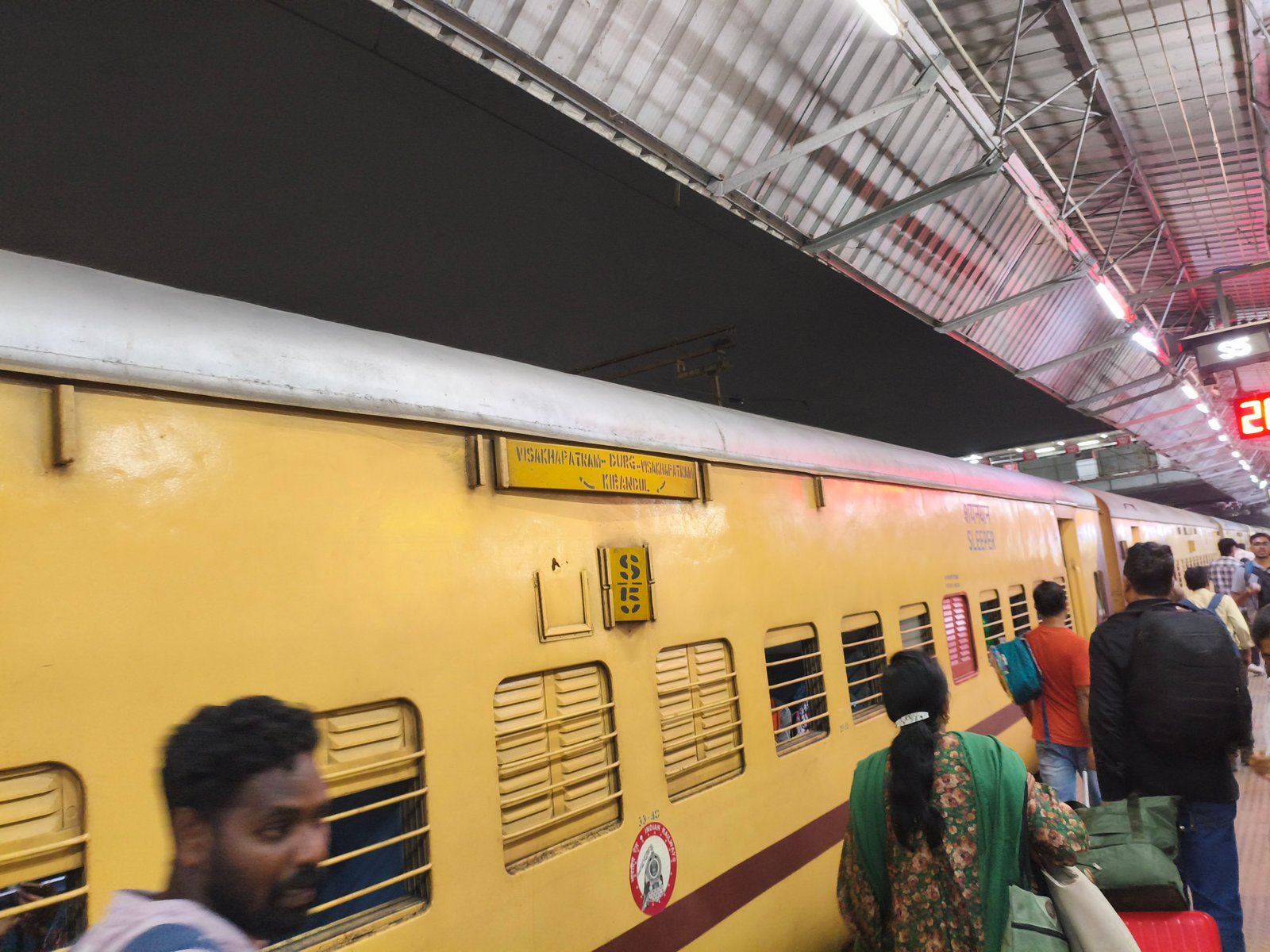 18529 Durg - Visakhapatnam Express photo 4
