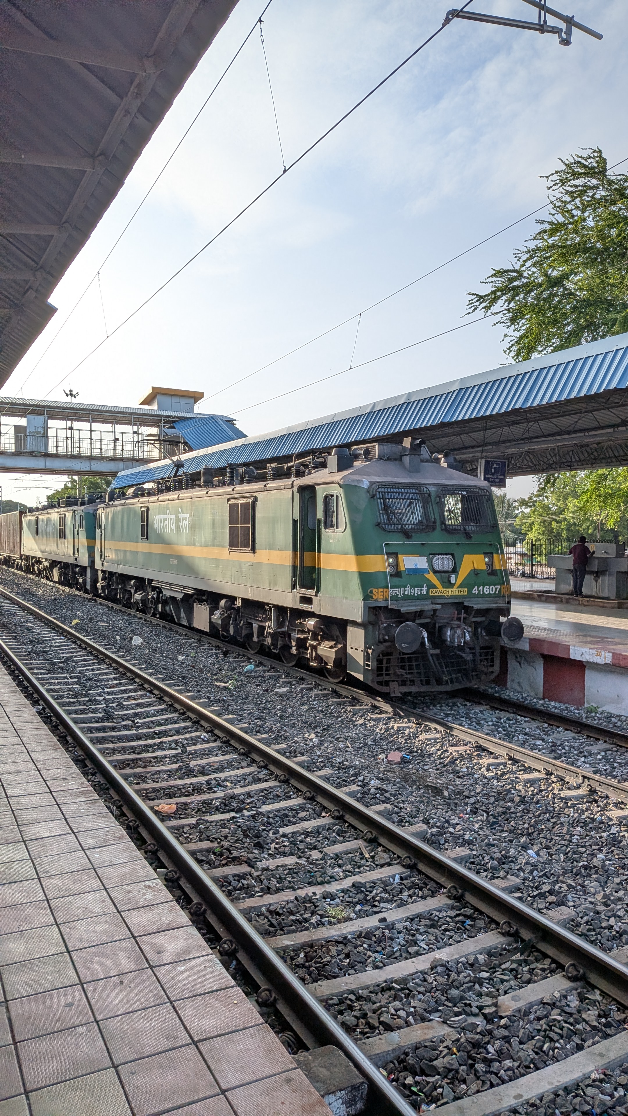 31524 Shantipur - Sealdah Local photo 4
