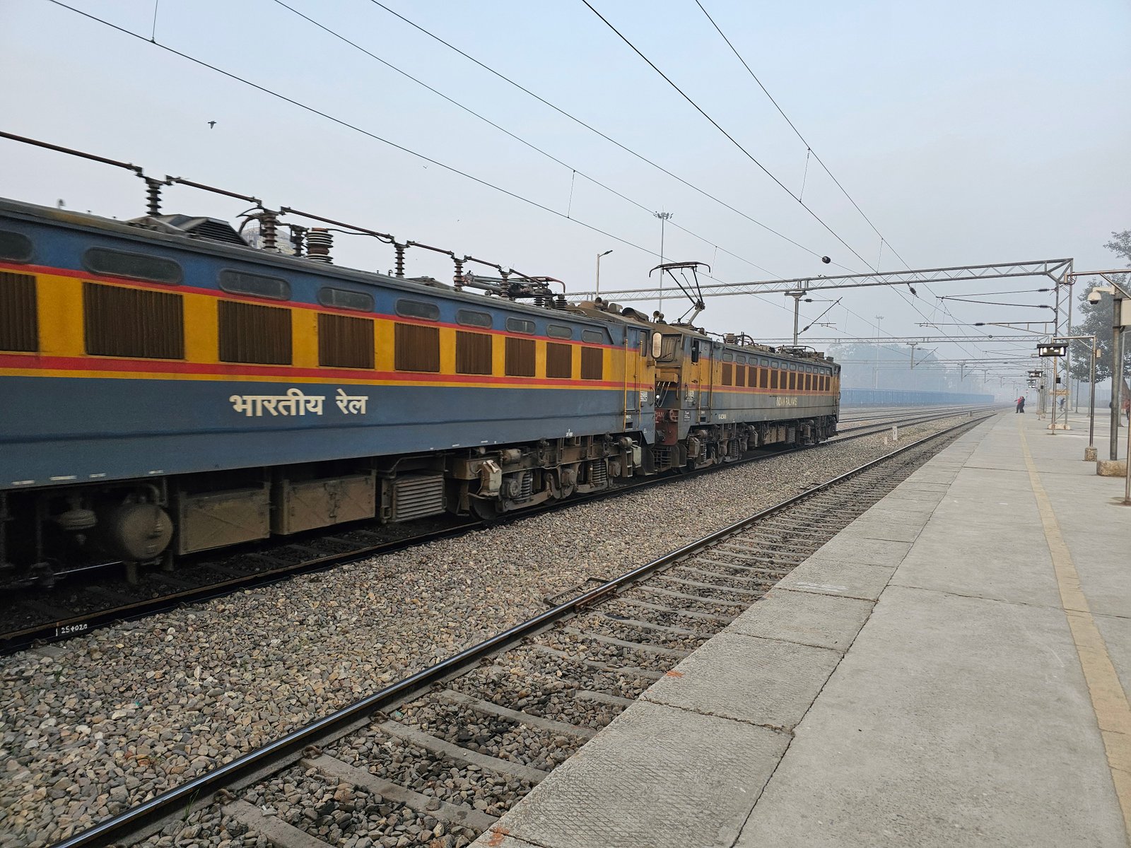 31813 Sealdah - Krishnanagar City Local photo 1
