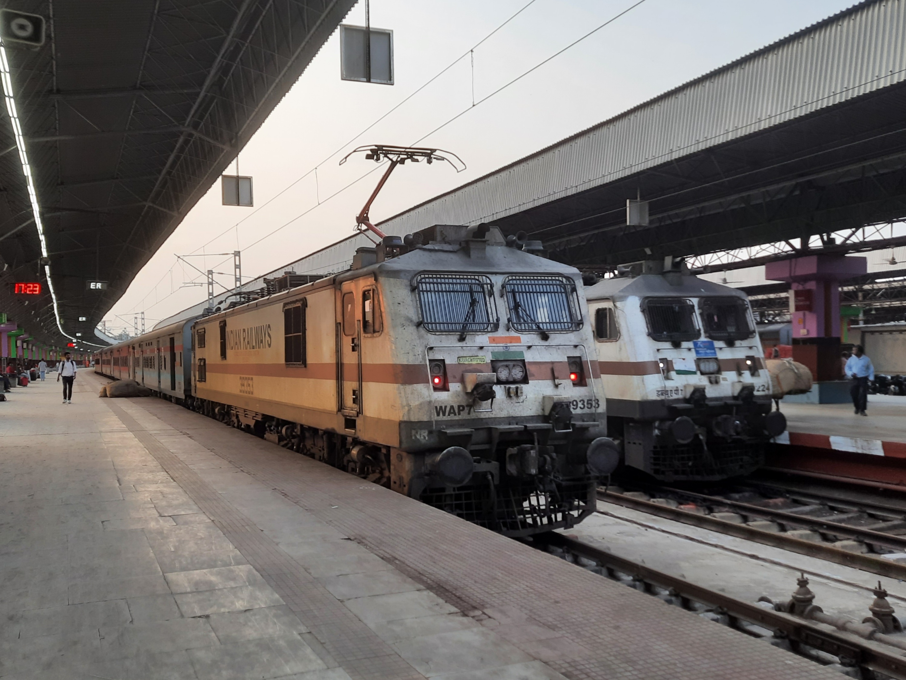 01221 Nagpur - Hadapsar (Pune) Special Fare AC SF Special photo 7