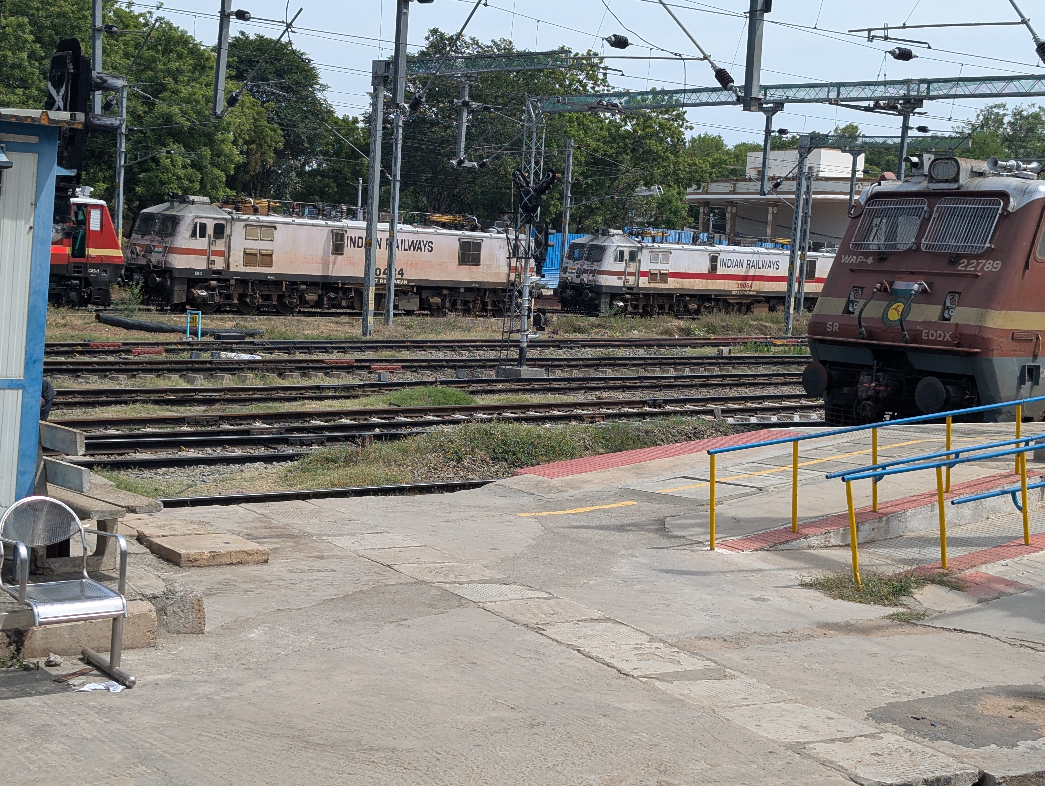 37537 Naihati - Bandel Local photo 4