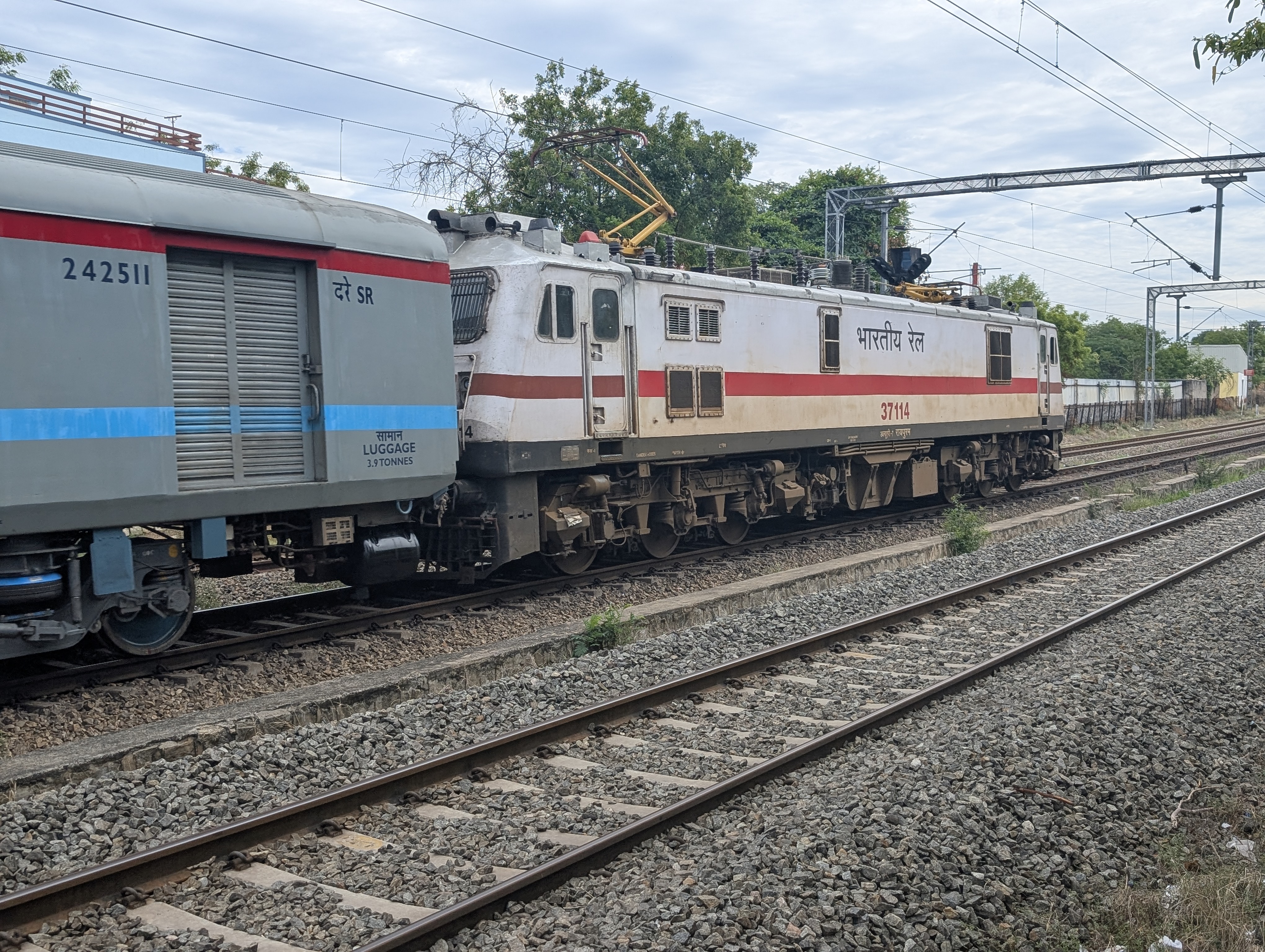 96225 BL53 / Mumbai CSMT - Badlapur Slow Local photo 5
