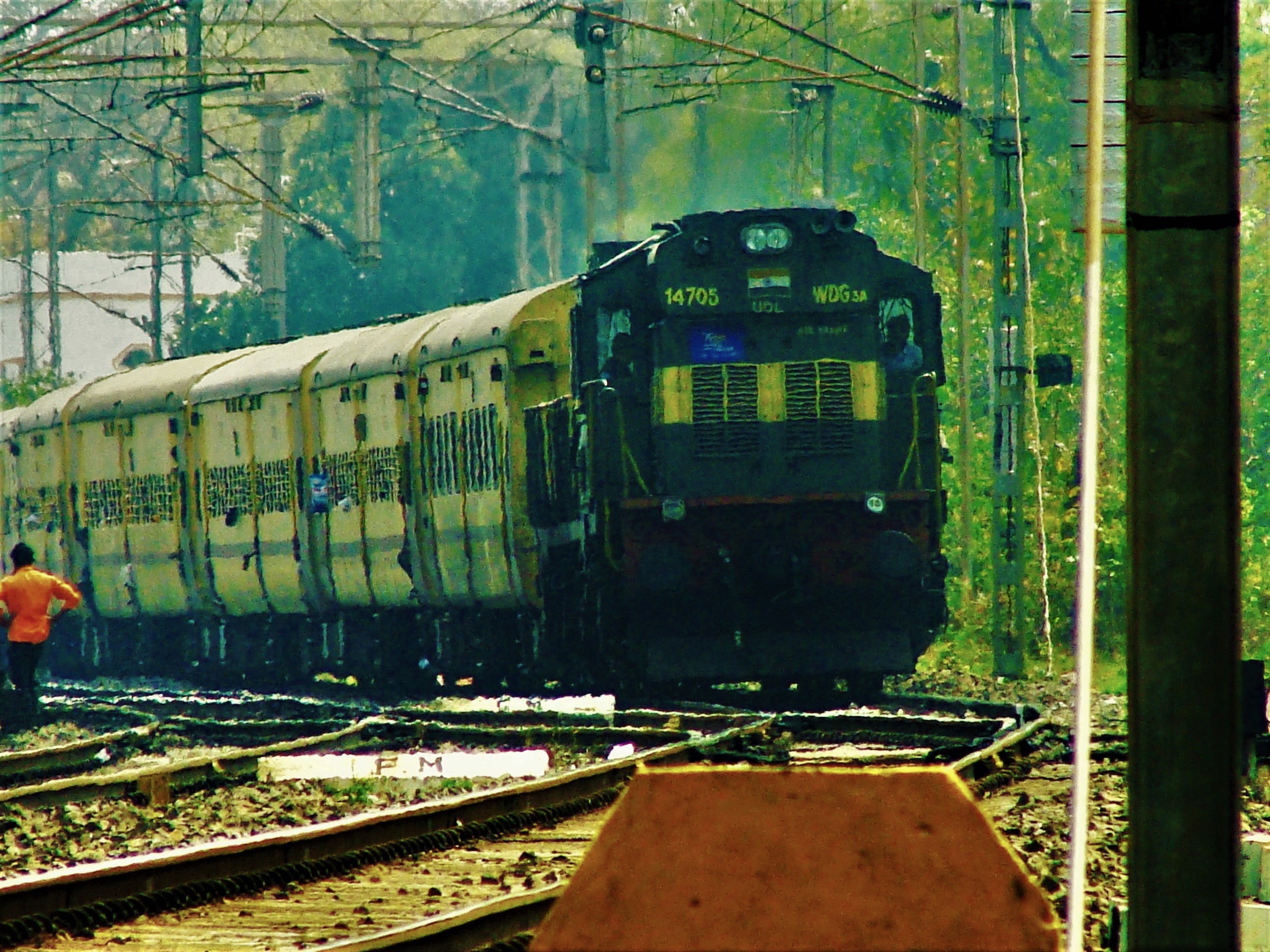 43709 Chennai Beach - Tiruvallur EMU photo 4
