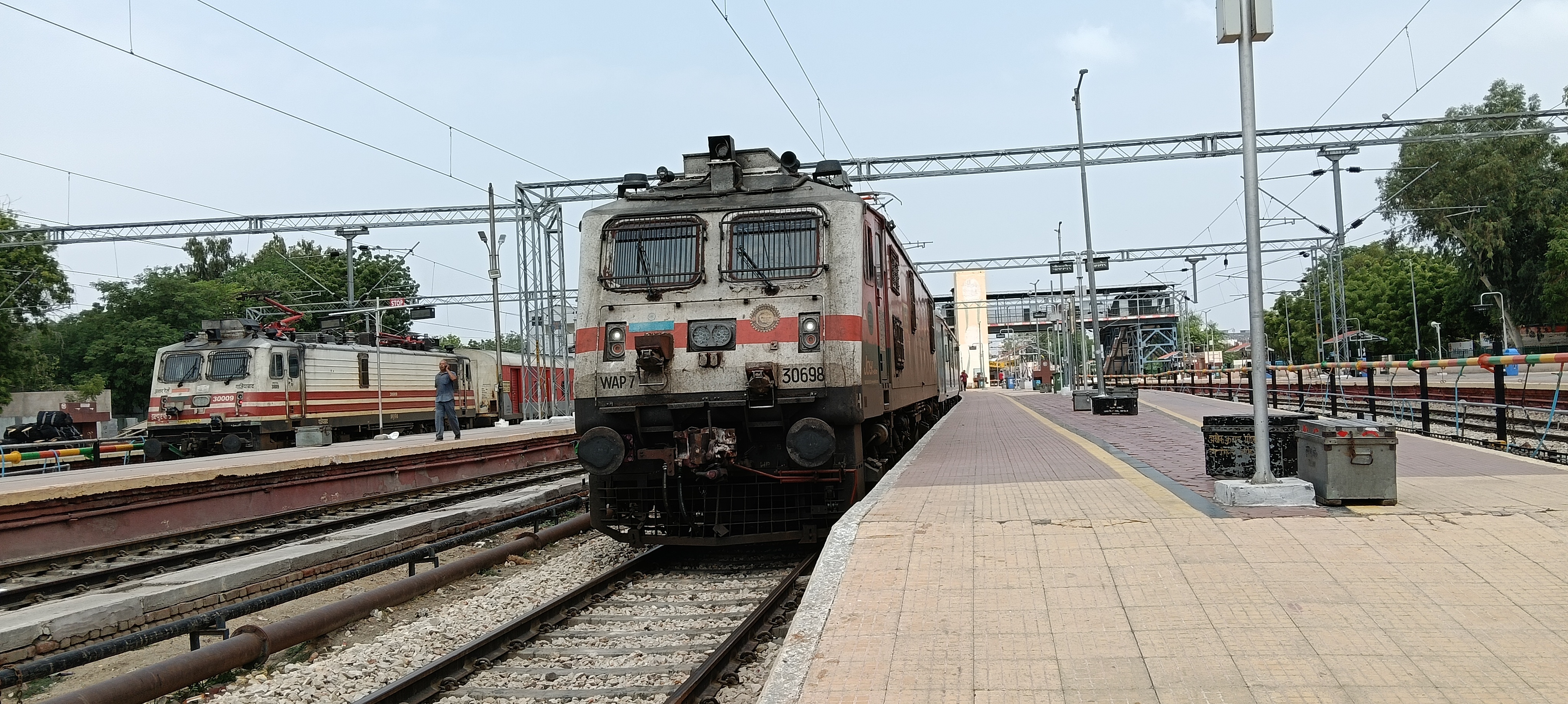 07225 Narasapur - Vijayawada Amaravati Express Inuagural Special photo 1