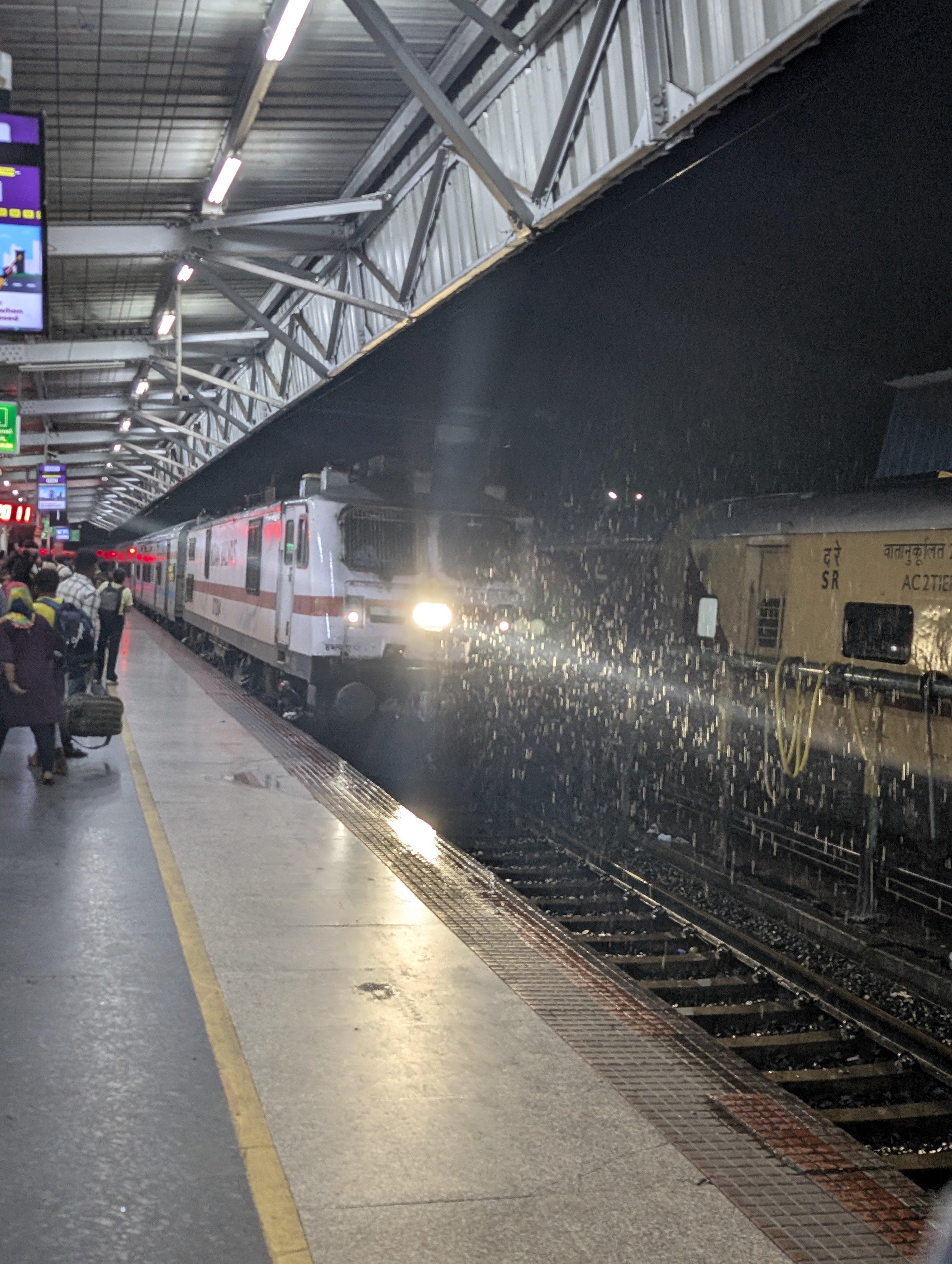 16807 Tambaram - Tiruchchirappalli InterCity Express photo 5