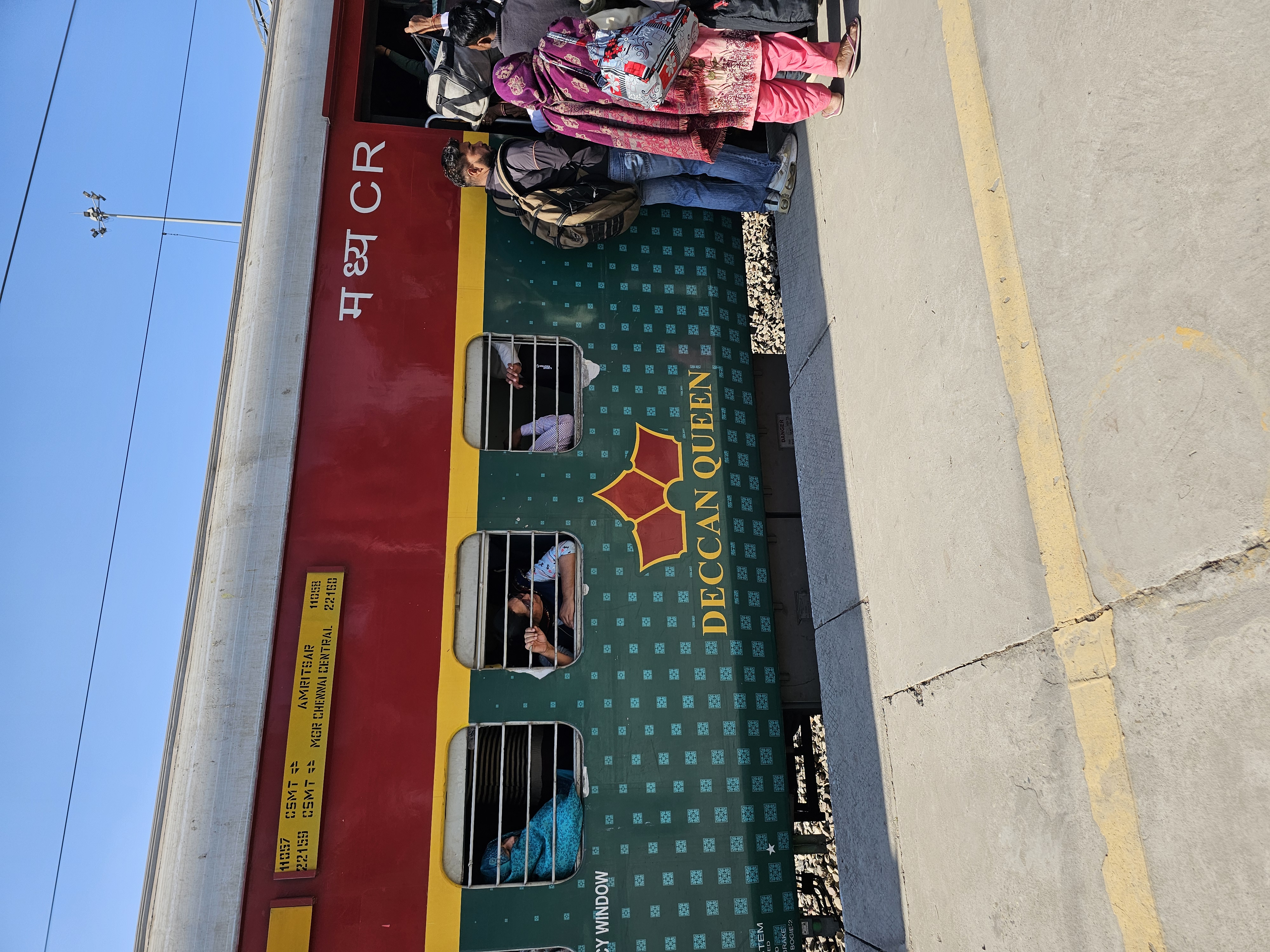 11057 Mumbai CSMT - Amritsar Express photo 2