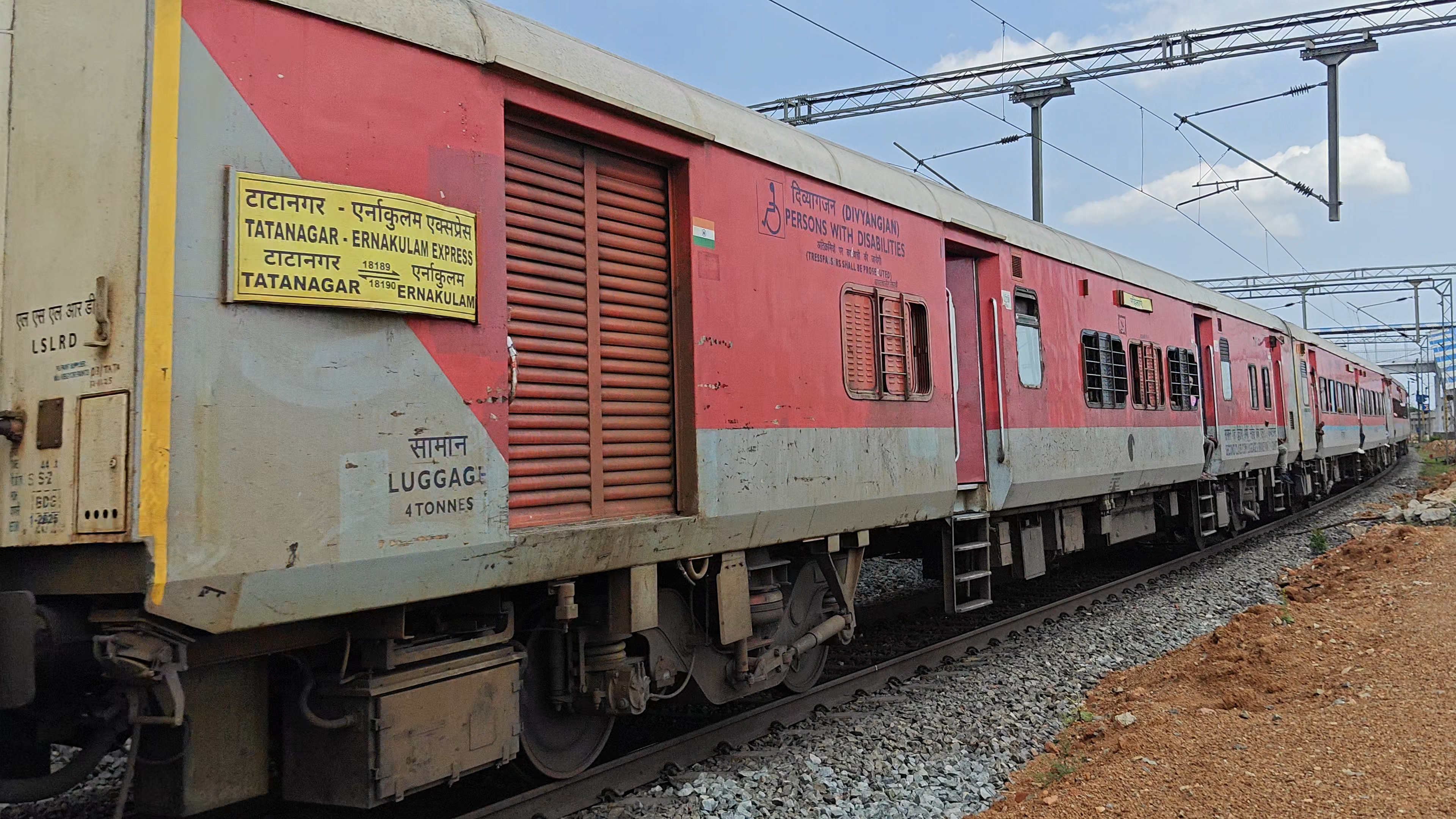 32239 Sealdah - Dankuni Local photo 7