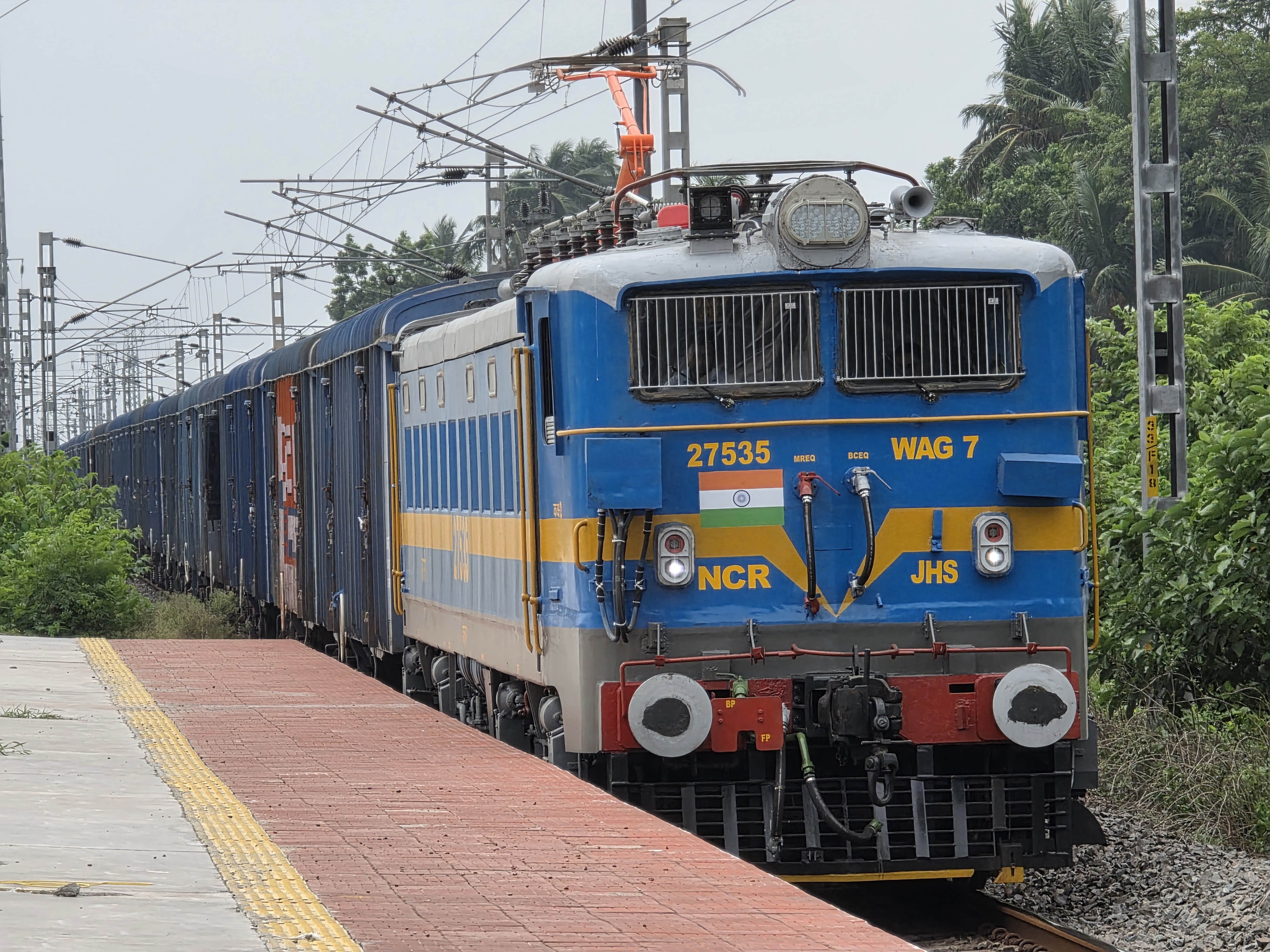 19109 Kota - Deeg MEMU Express photo 1