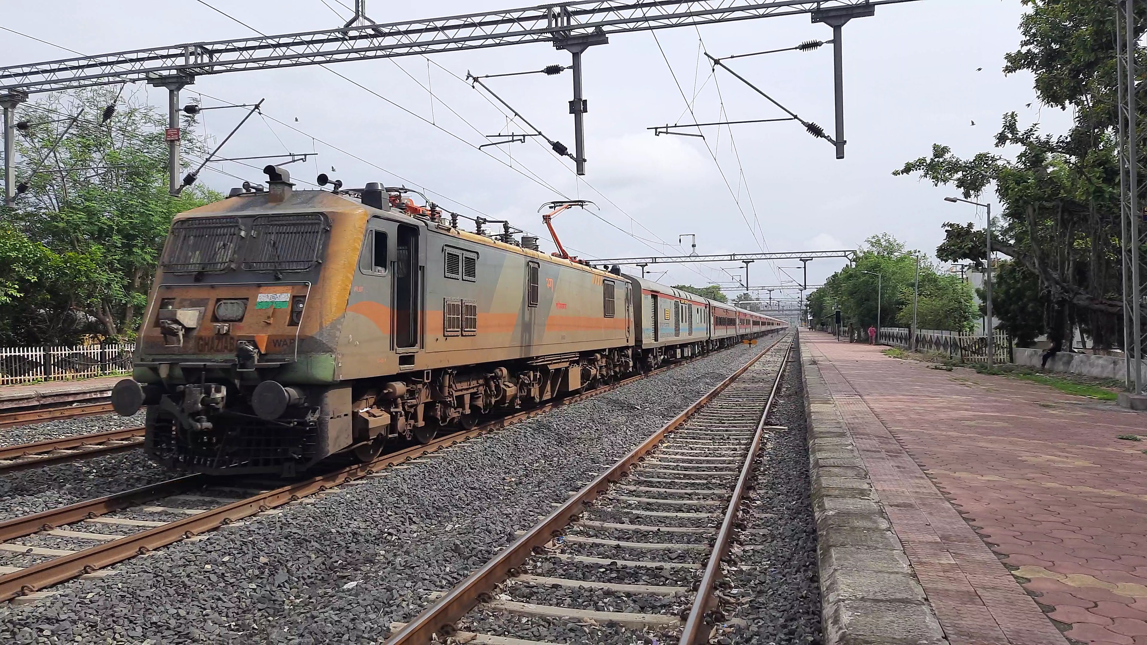 95338 DA6 / Ambernath - Dadar Fast Local photo 6