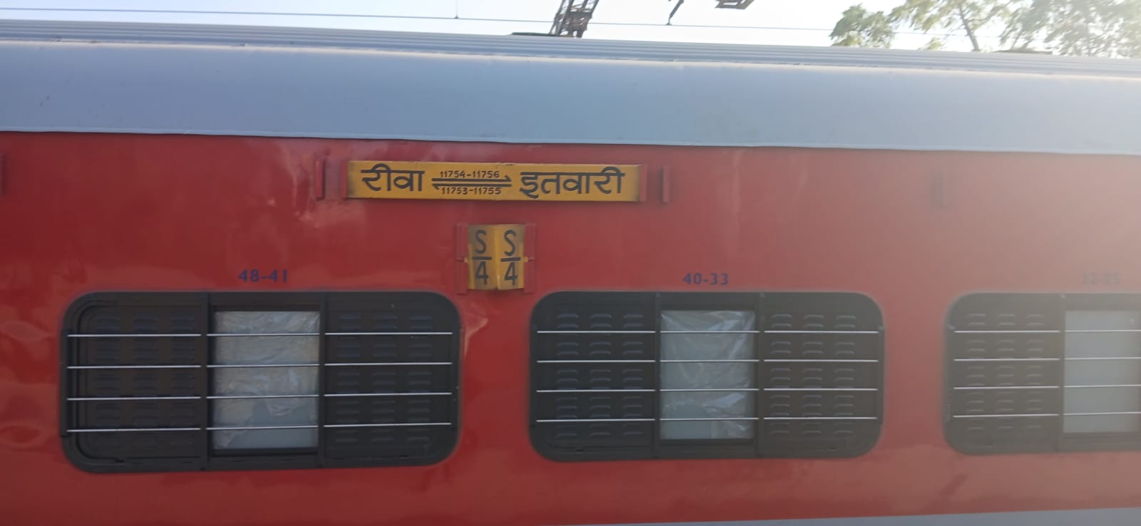 69233 Vadodara - Dahod MEMU photo 8
