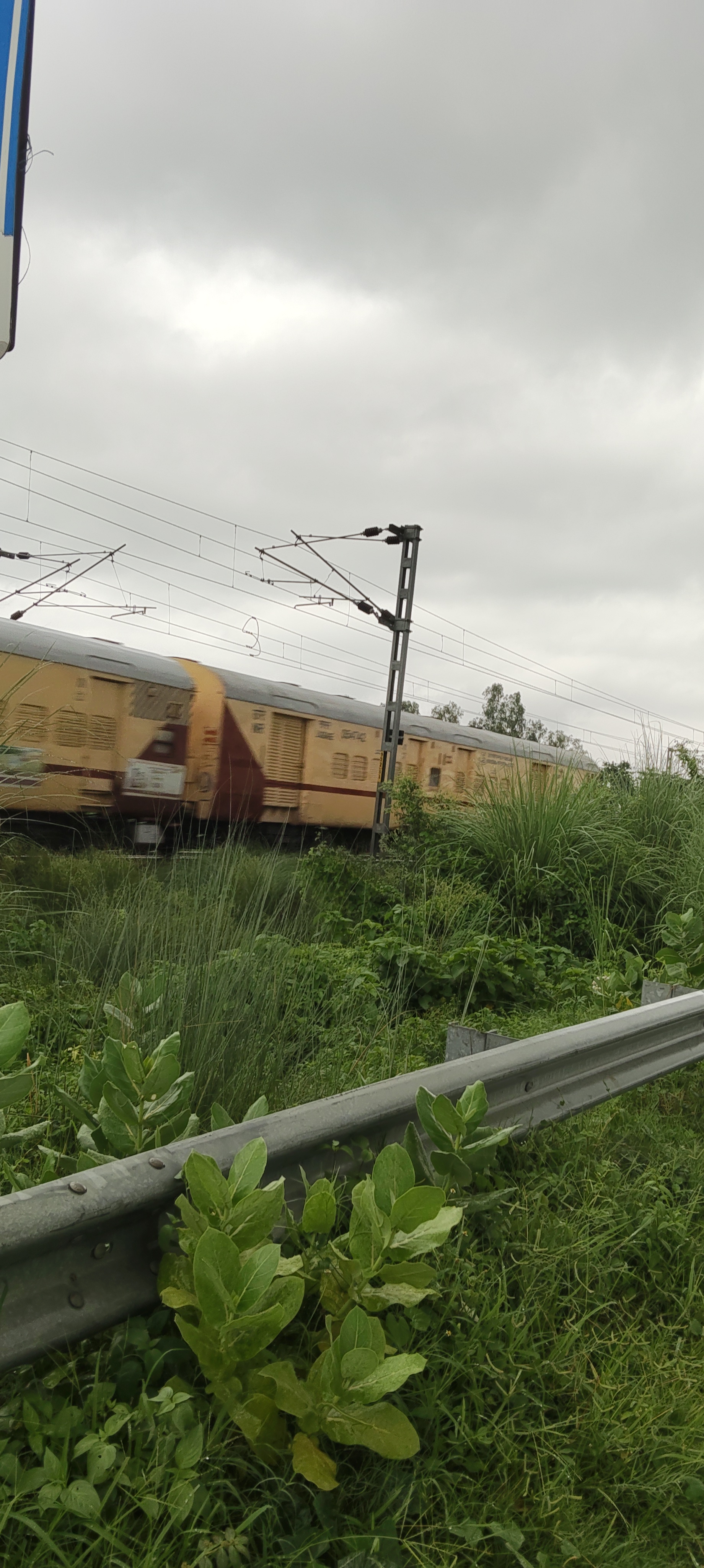 37655 Howrah - Memari Local photo 3