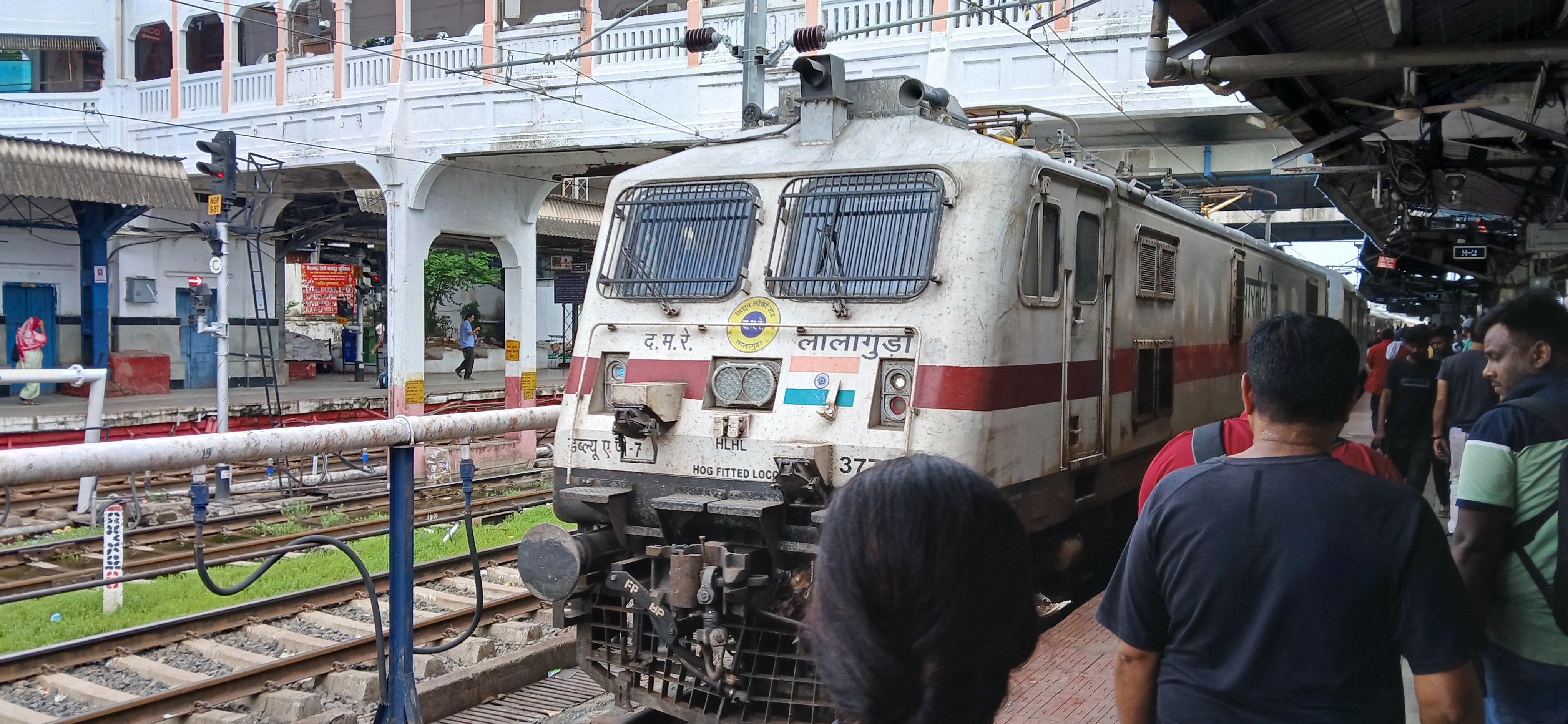64437 Ghaziabad - Delhi EMU (via New Delhi) photo 2