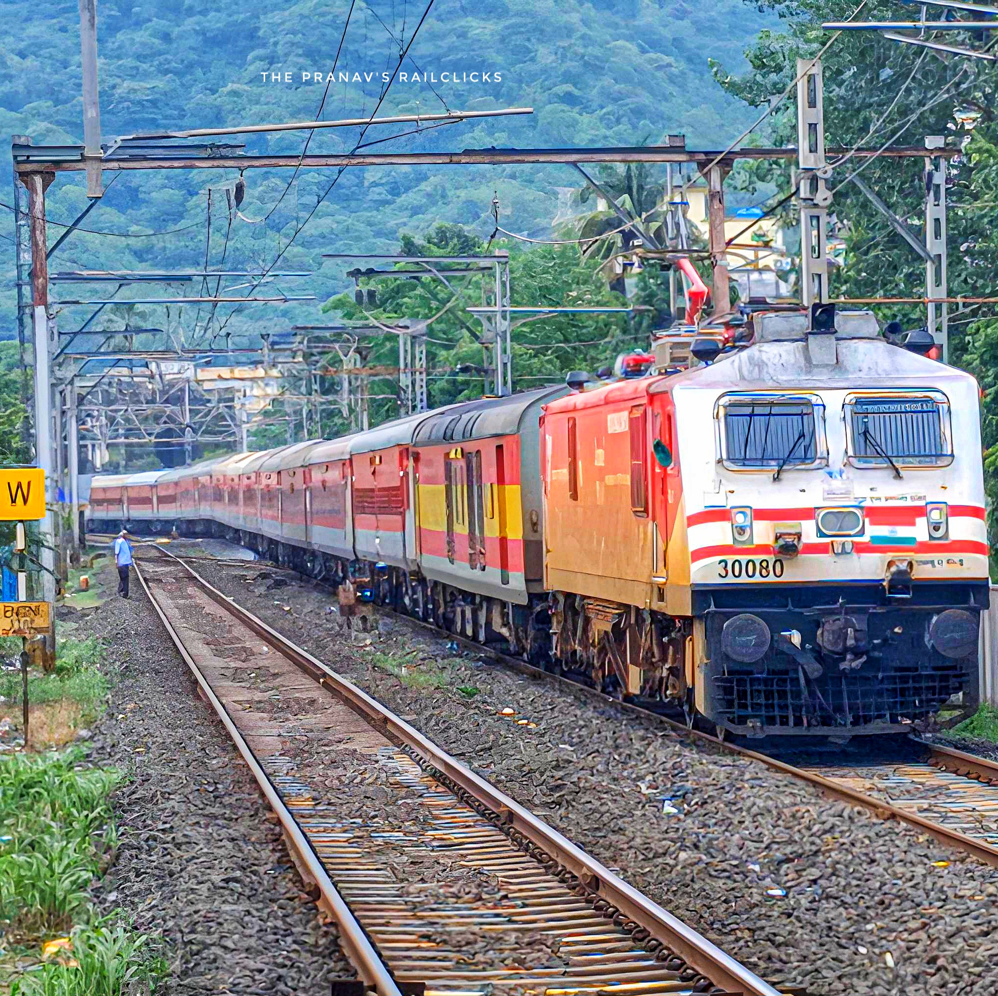 22159 Mumbai CSMT - MGR Chennai Central SF Express photo 3