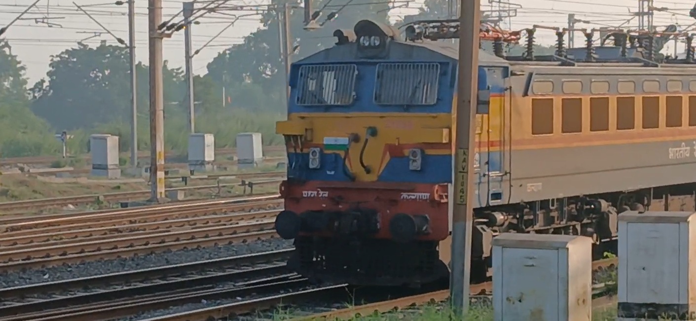 15267 Raxaul - Mumbai LTT Antyodaya Express (Via Chhapra) photo 4