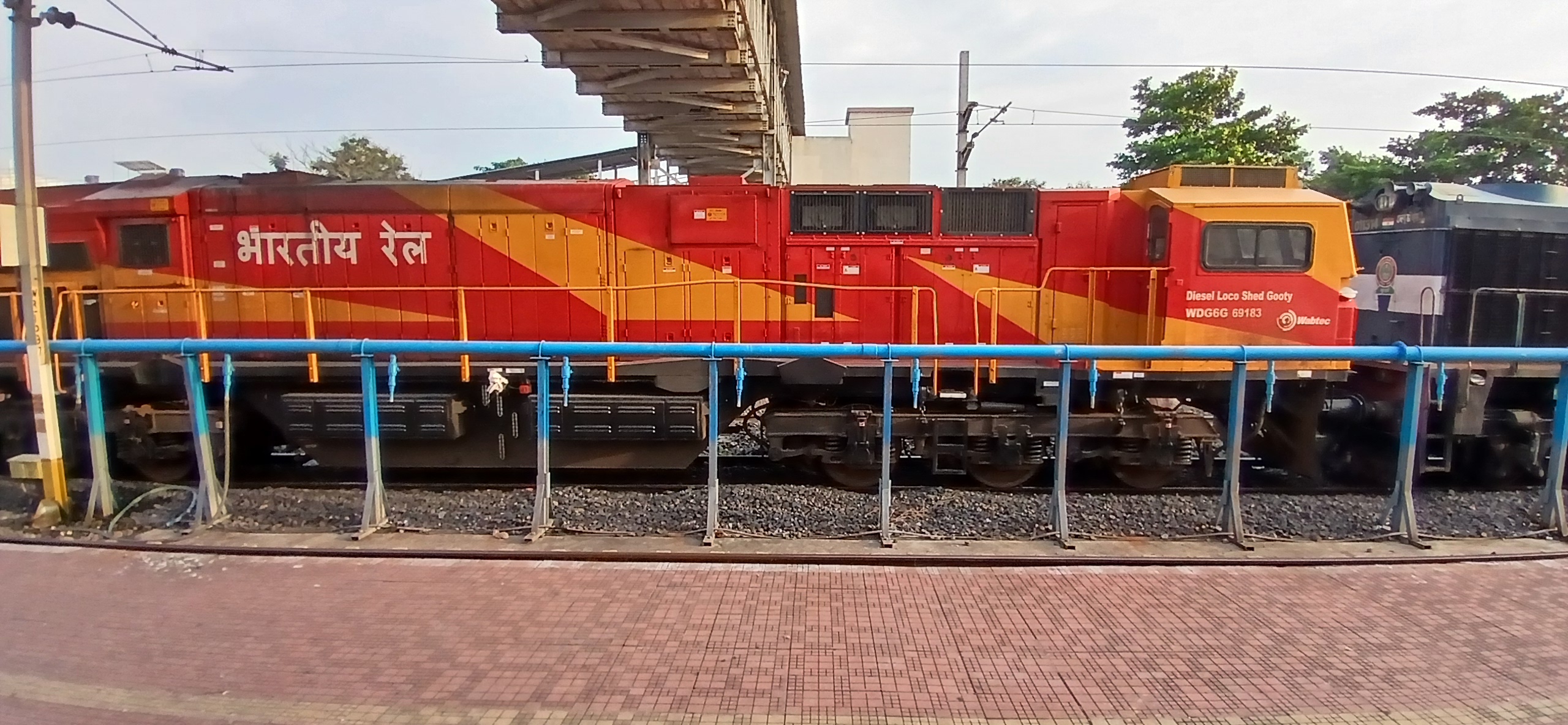 31519 Sealdah - Shantipur Local photo 1