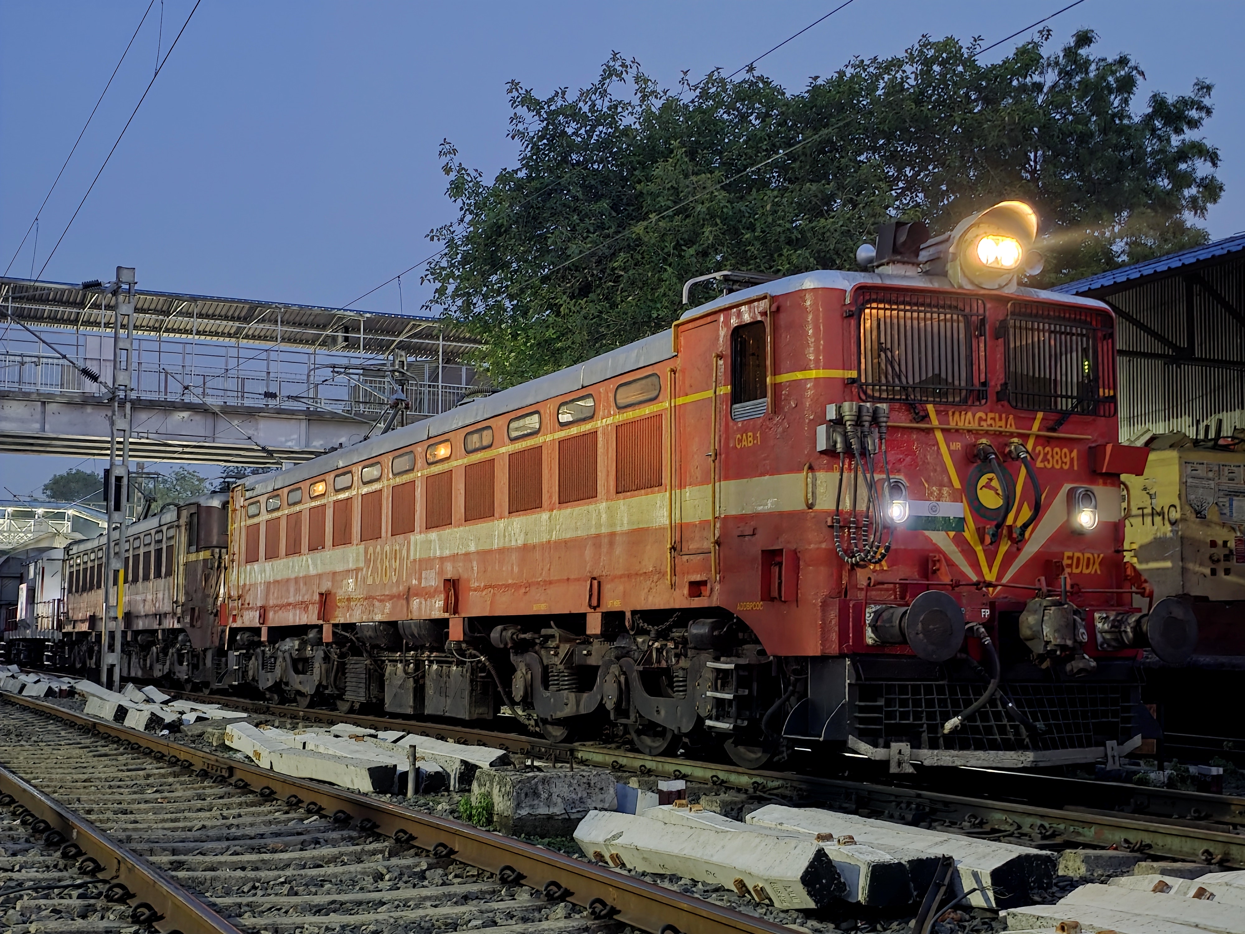 30552 Ballygunge - Ghutiari Sharif Local photo 2