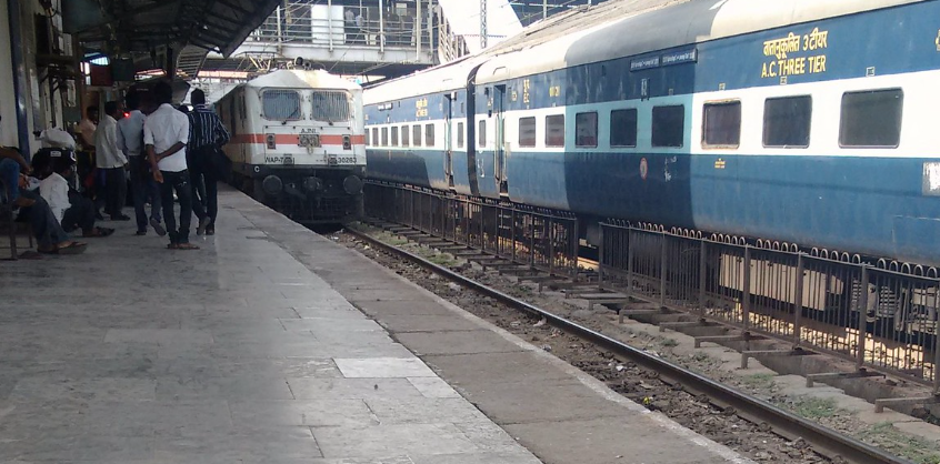 20103 Mumbai LTT - Gorakhpur SF Express (via Kanpur) photo 4