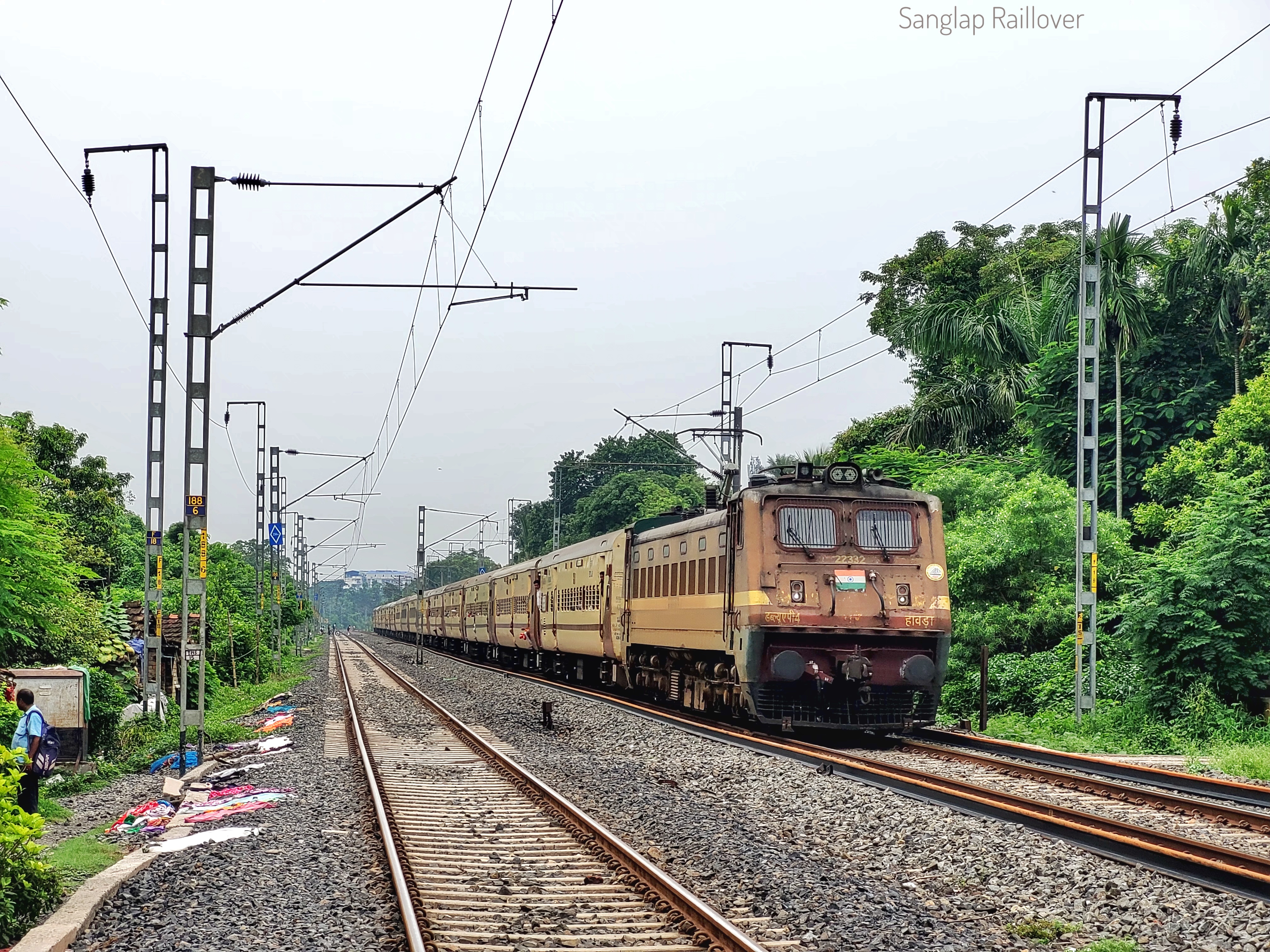 13113 Hazarduari Express photo 1