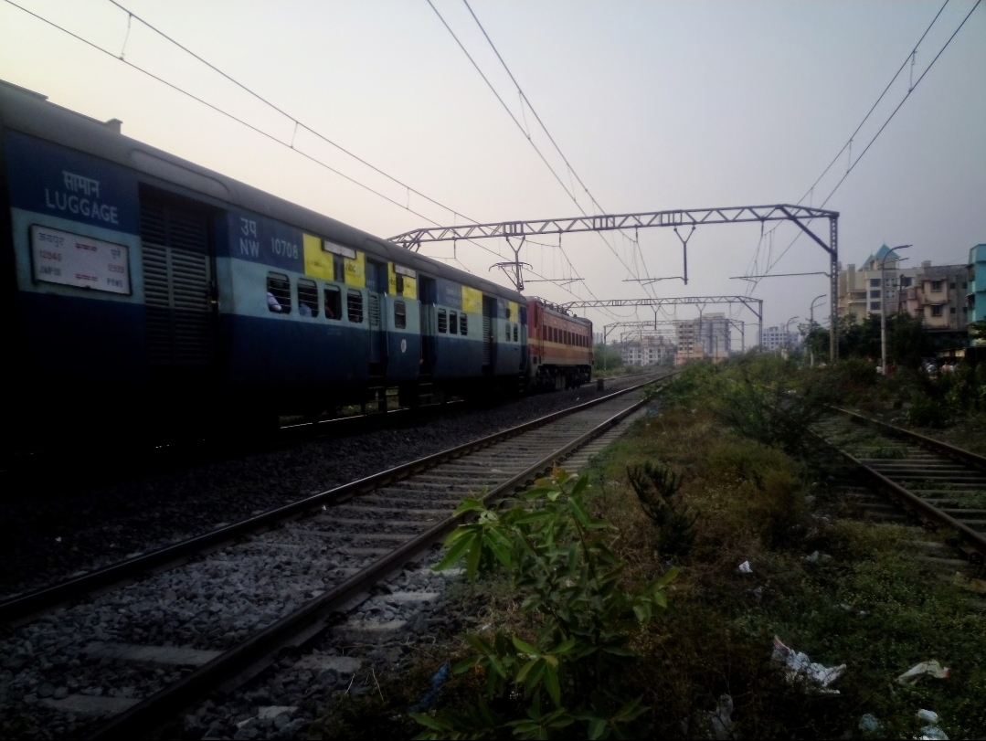 55809 New Bongaigaon - Guwahati Passenger (via Rangiya) photo 2