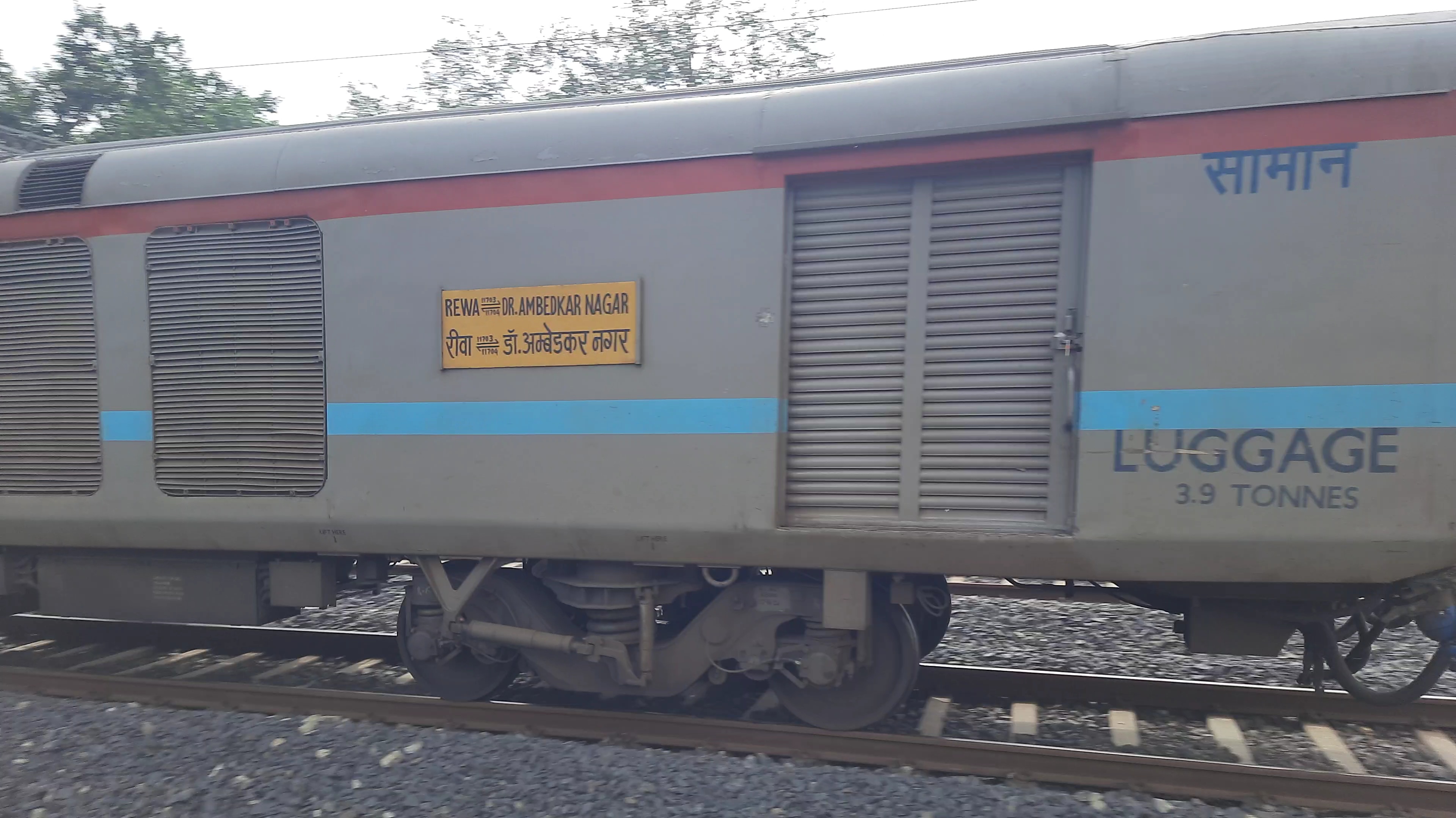 11703 Rewa - Dr. Ambedkar Nagar Express photo 1