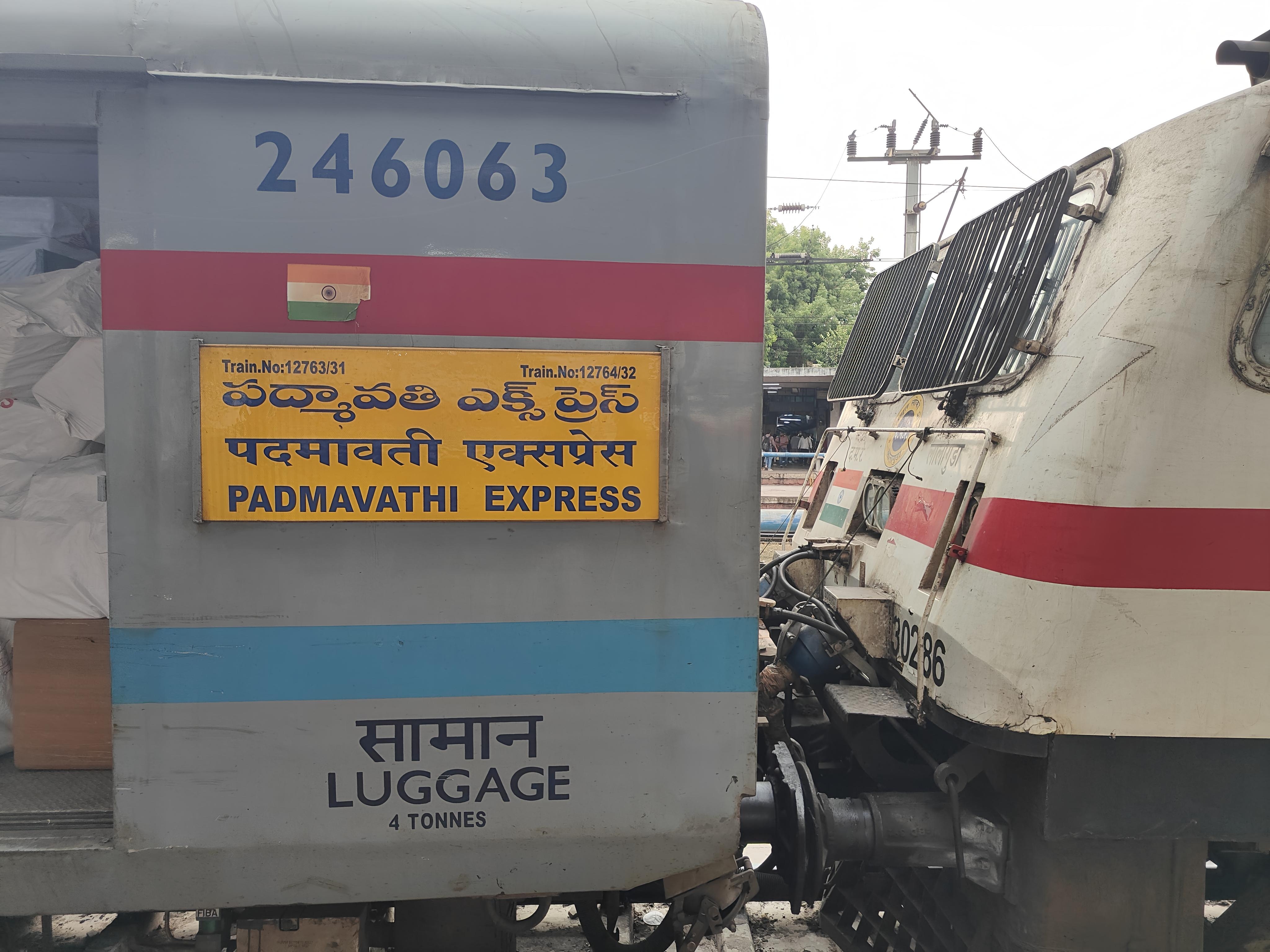 12731 Tirupati - Secunderabad SF Express photo 2