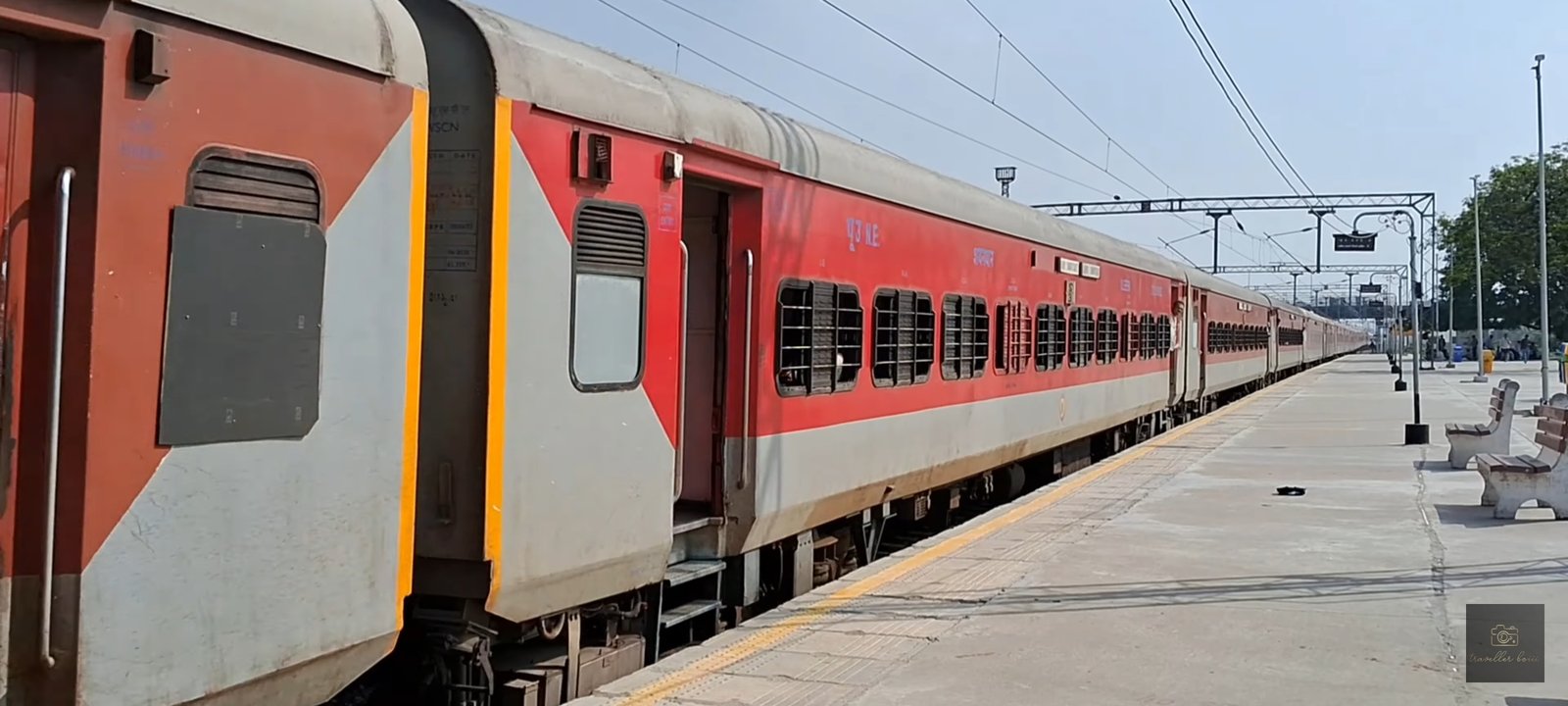 22987 Ajmer - Agra Fort SF Express photo 1