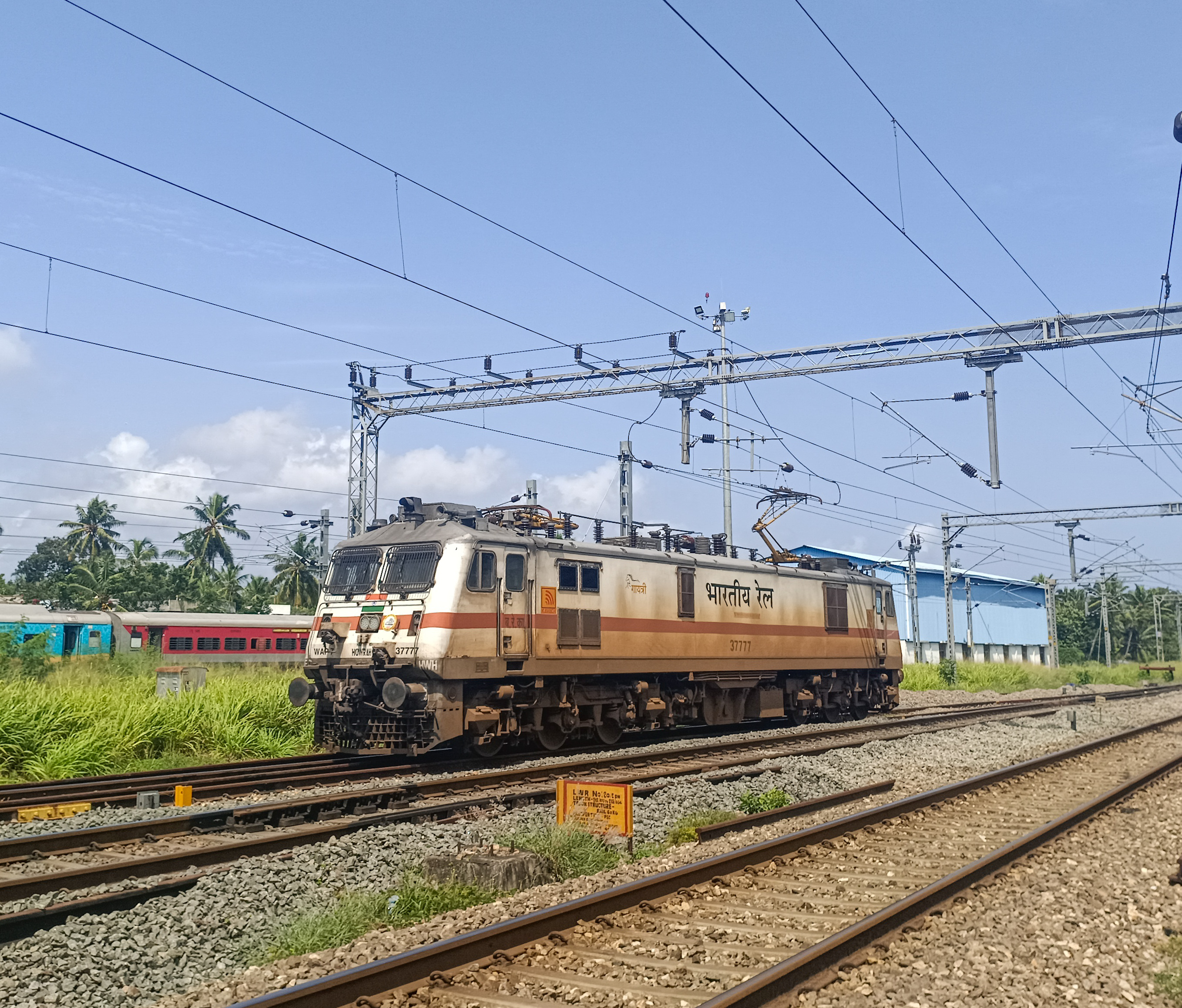 64053 Palwal - Ghaziabad EMU photo 4