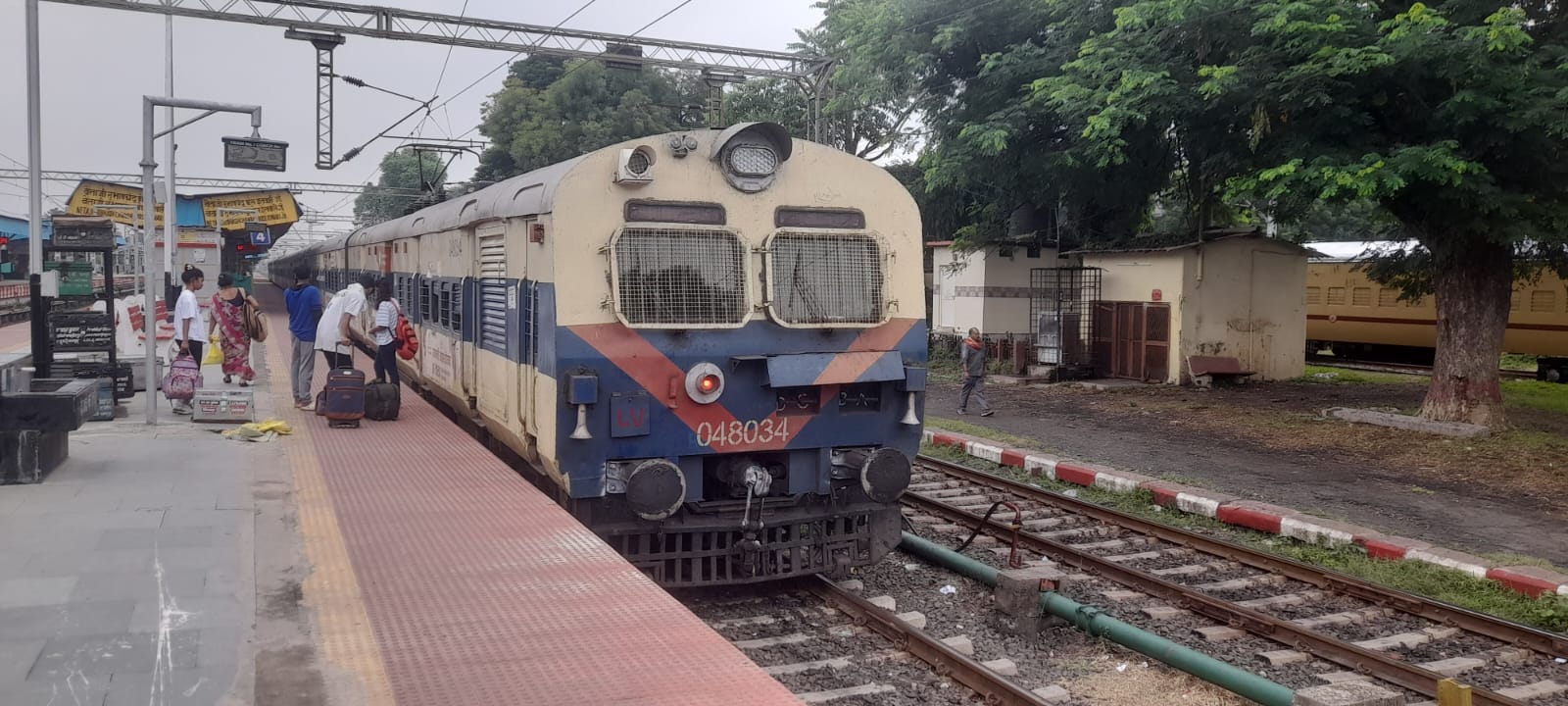 99903 Talegaon - Pune Local photo 6