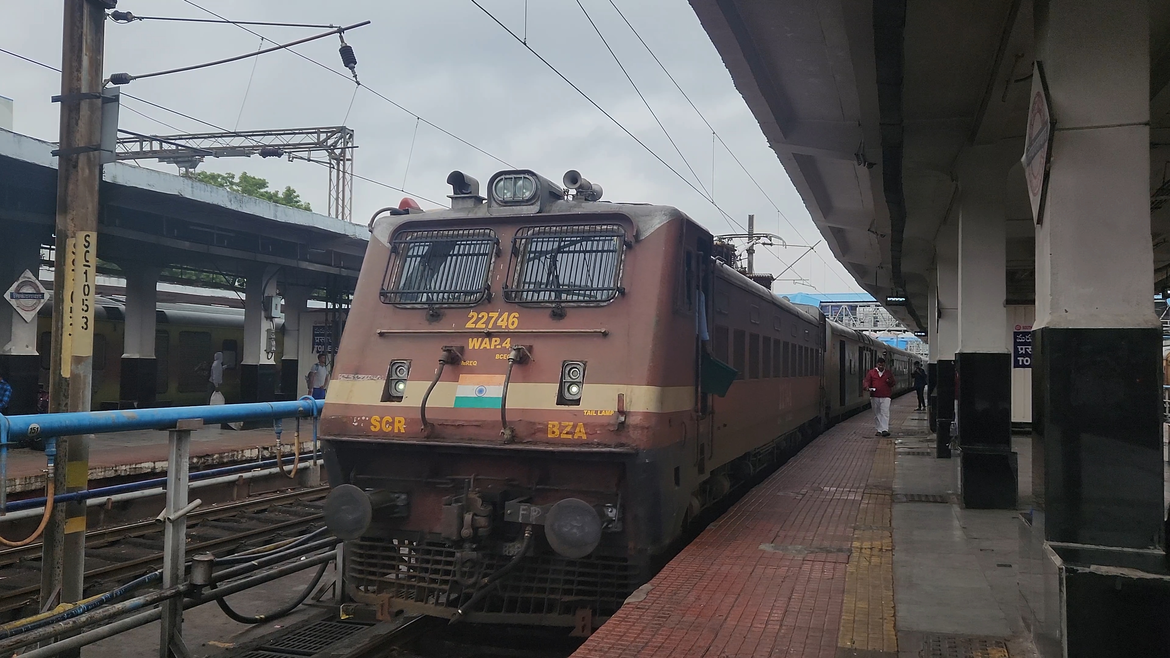 12026 Hyderabad - Pune Shatabdi Express photo 1