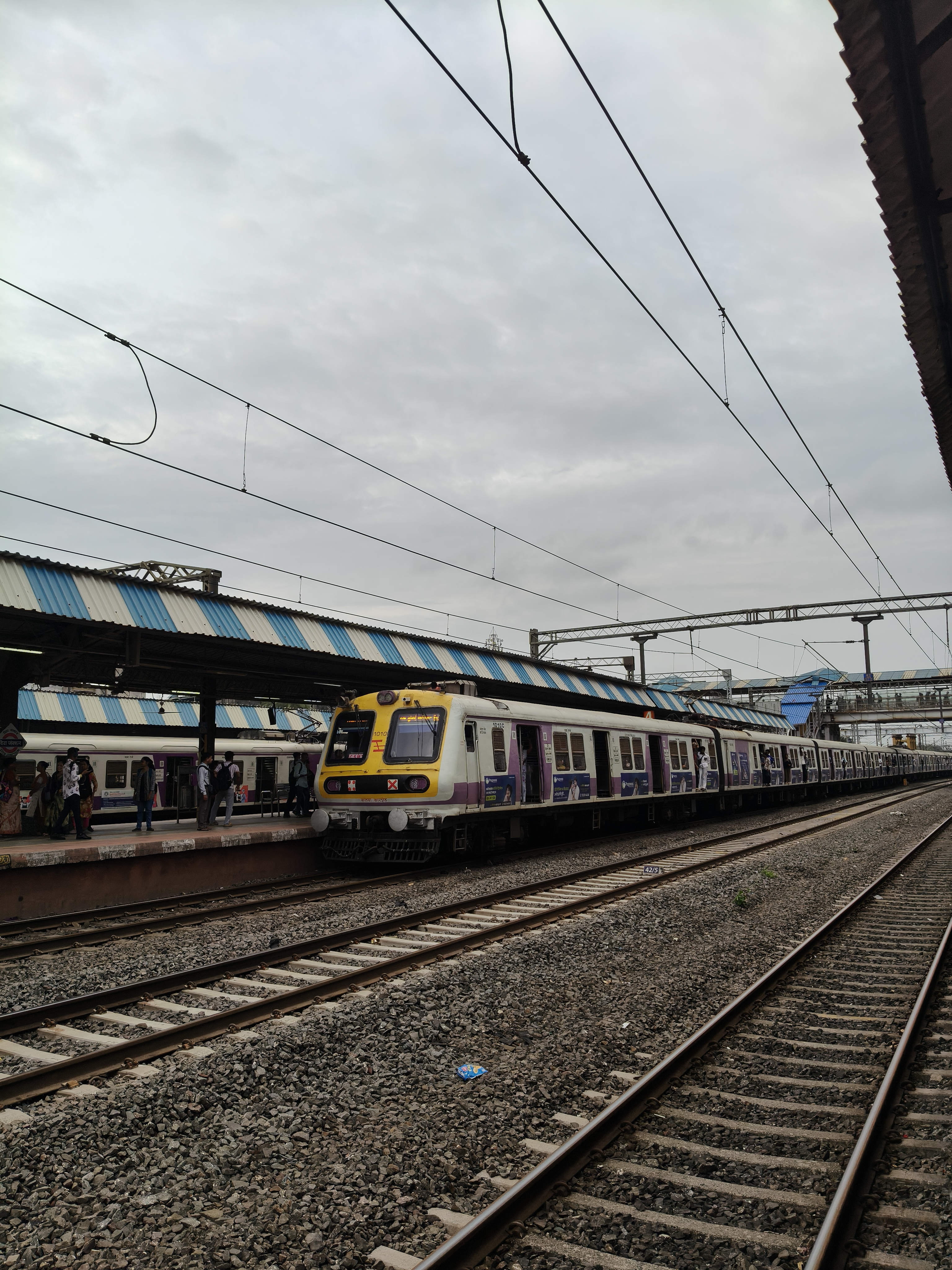 69151 Valsad - Surat MEMU photo 6