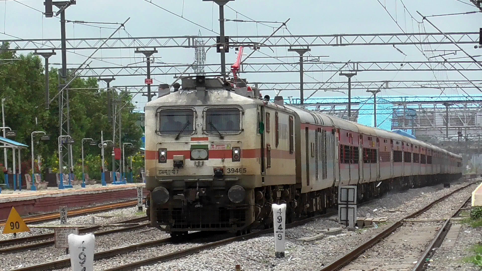 20919 MGR Chennai Central - Ekta Nagar (Kevadiya) Weekly SF Express photo 1