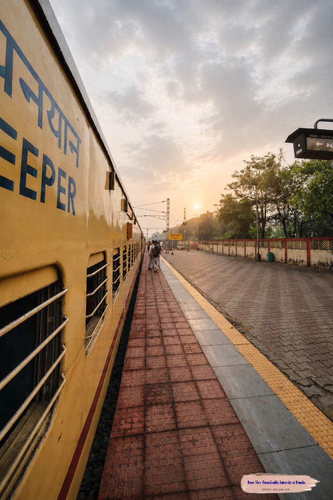 18003 Rani Shiromoni Express photo 1