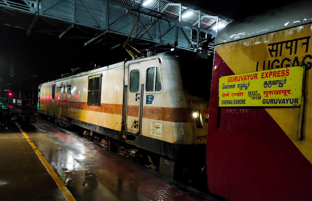 16127 Chennai Egmore - Guruvayur Express photo 2