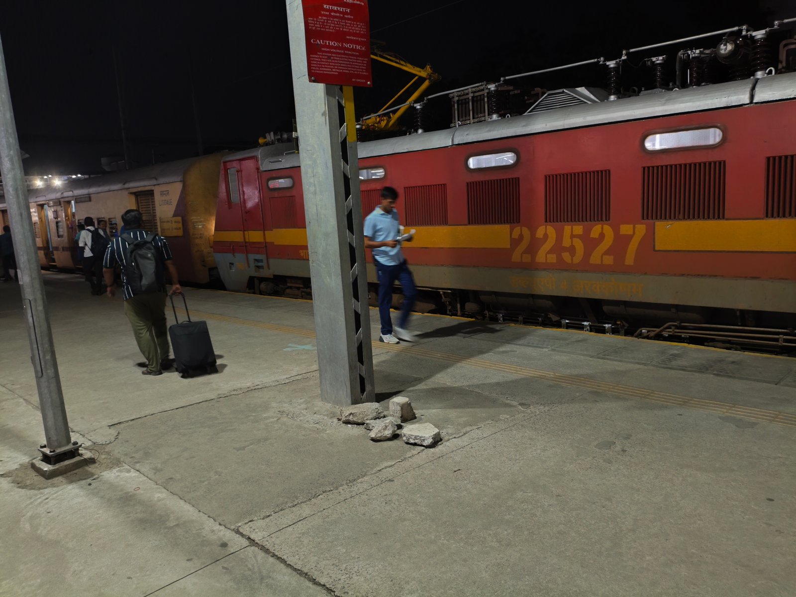 43719 Chennai Beach - Tiruvallur EMU photo 5