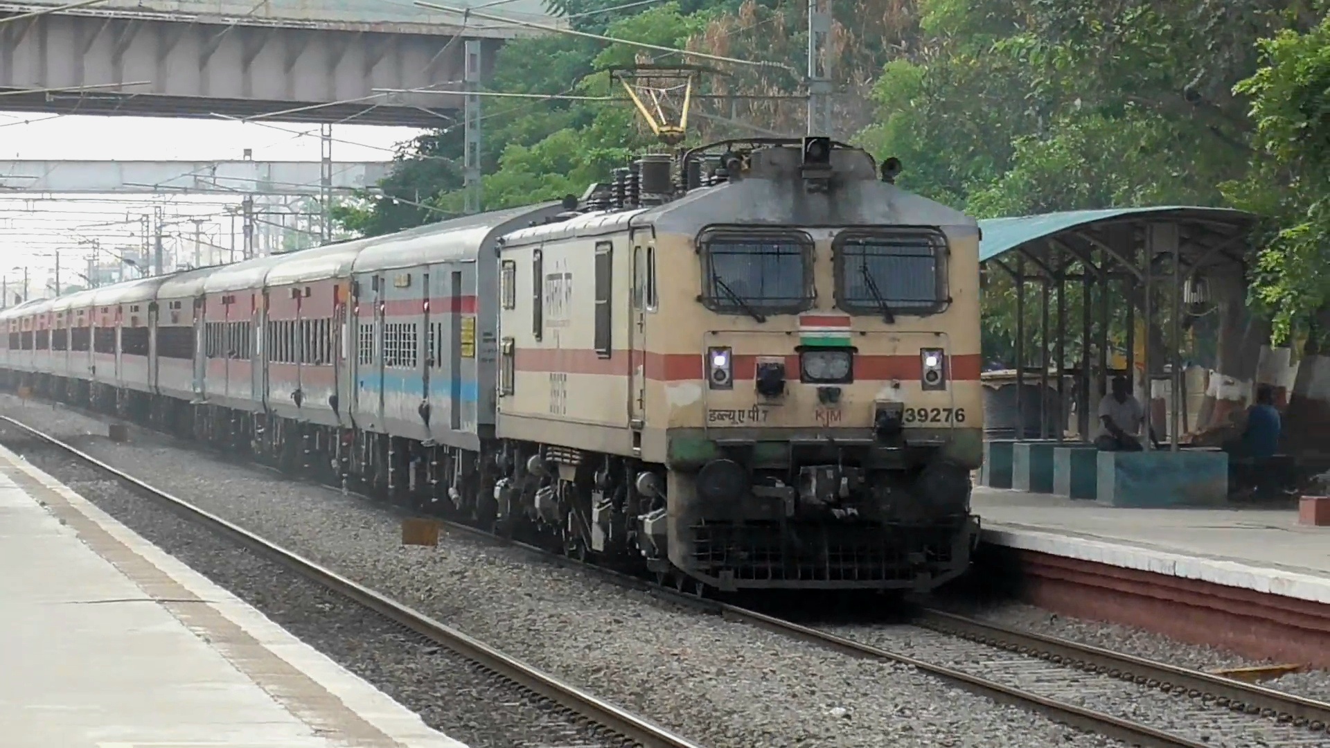 20936 Indore - Gandhidham Weekly SF Express photo 7