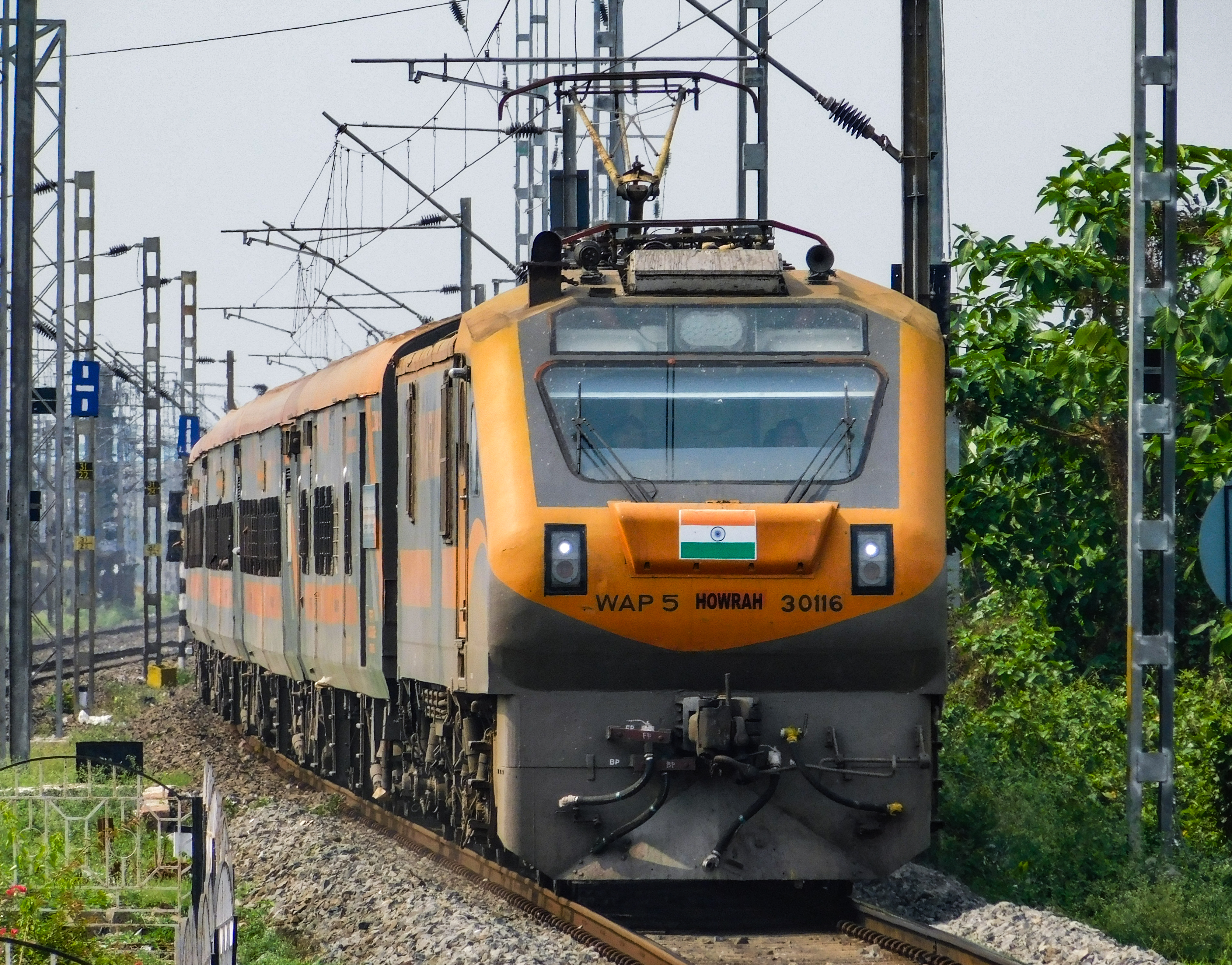 35011 Barddhaman - Katwa Local photo 1