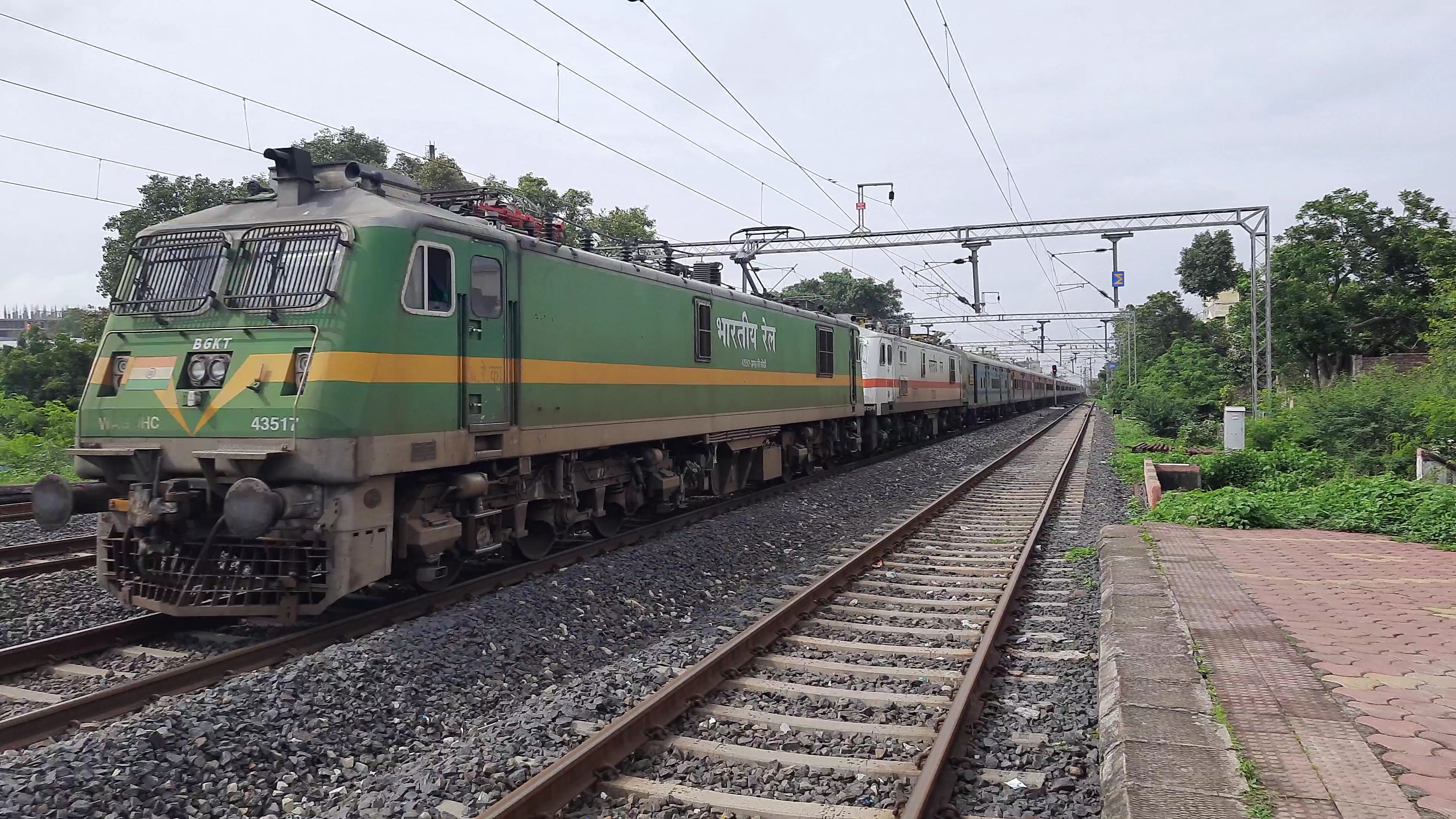 11703 Rewa - Dr. Ambedkar Nagar Express photo 3