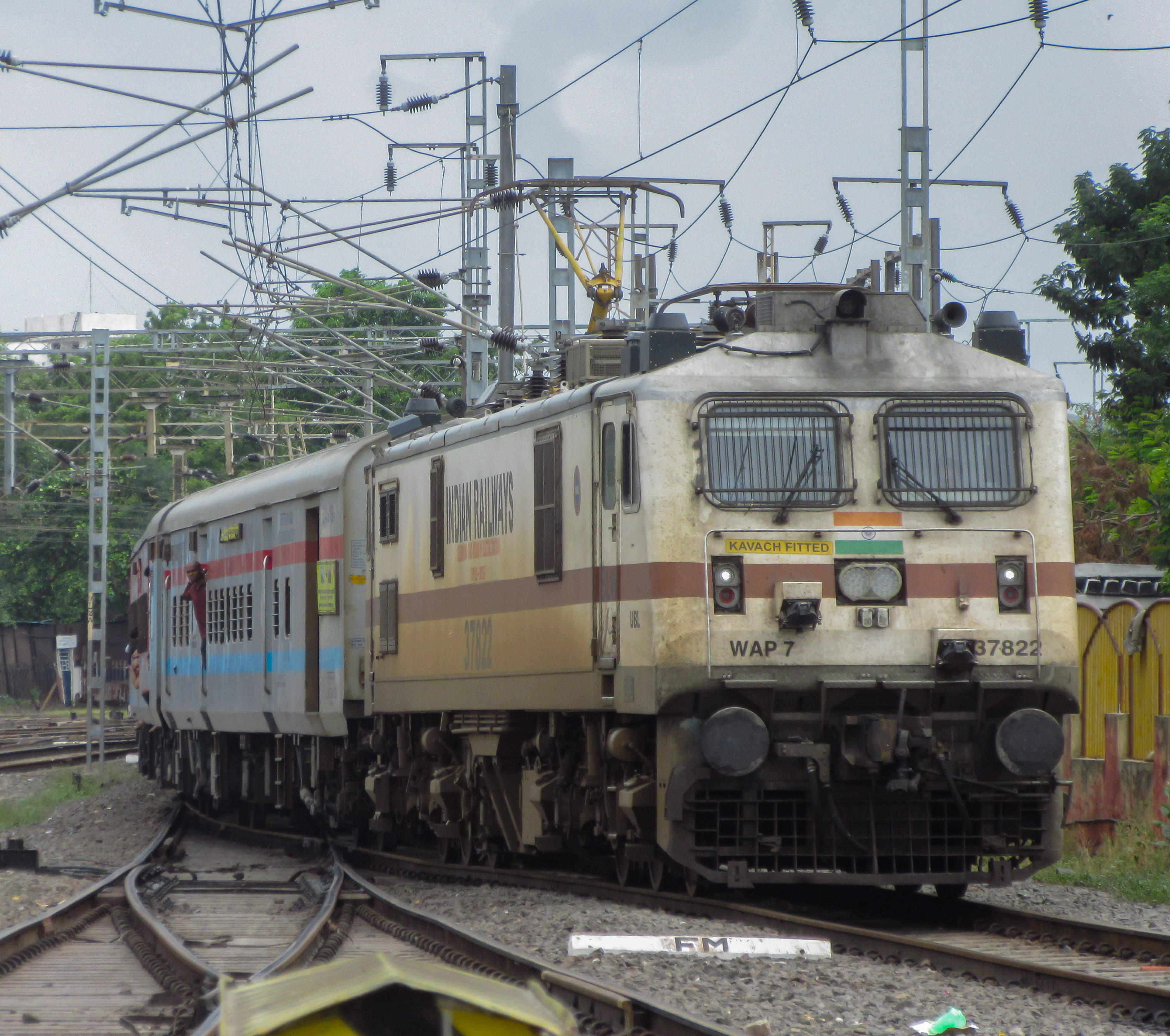 22534 Yesvantpur - Gorakhpur SF Express photo 2
