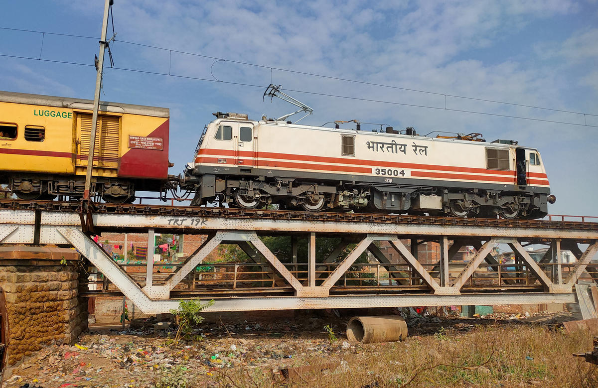 13023 Howrah - Gaya Express photo 3