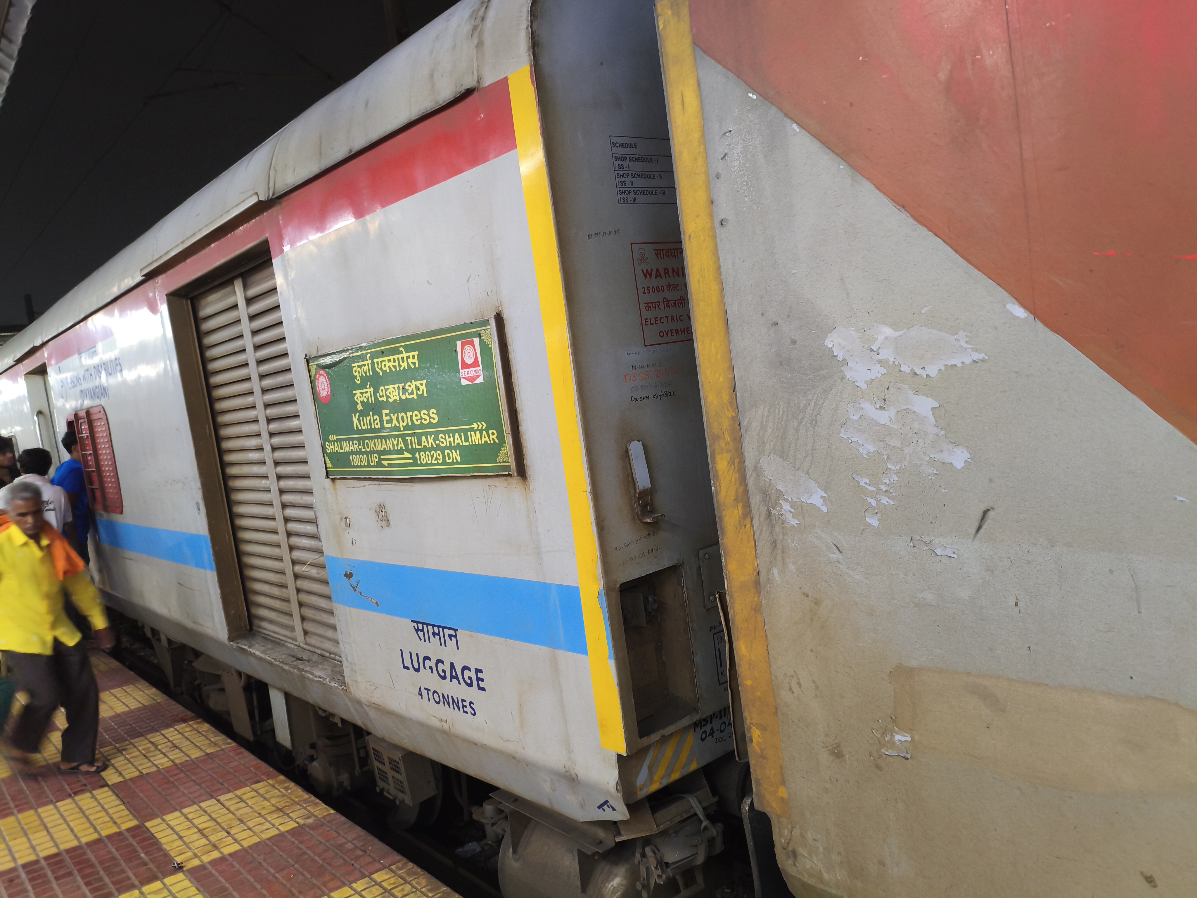 18029 Mumbai LTT - Shalimar Express photo 6
