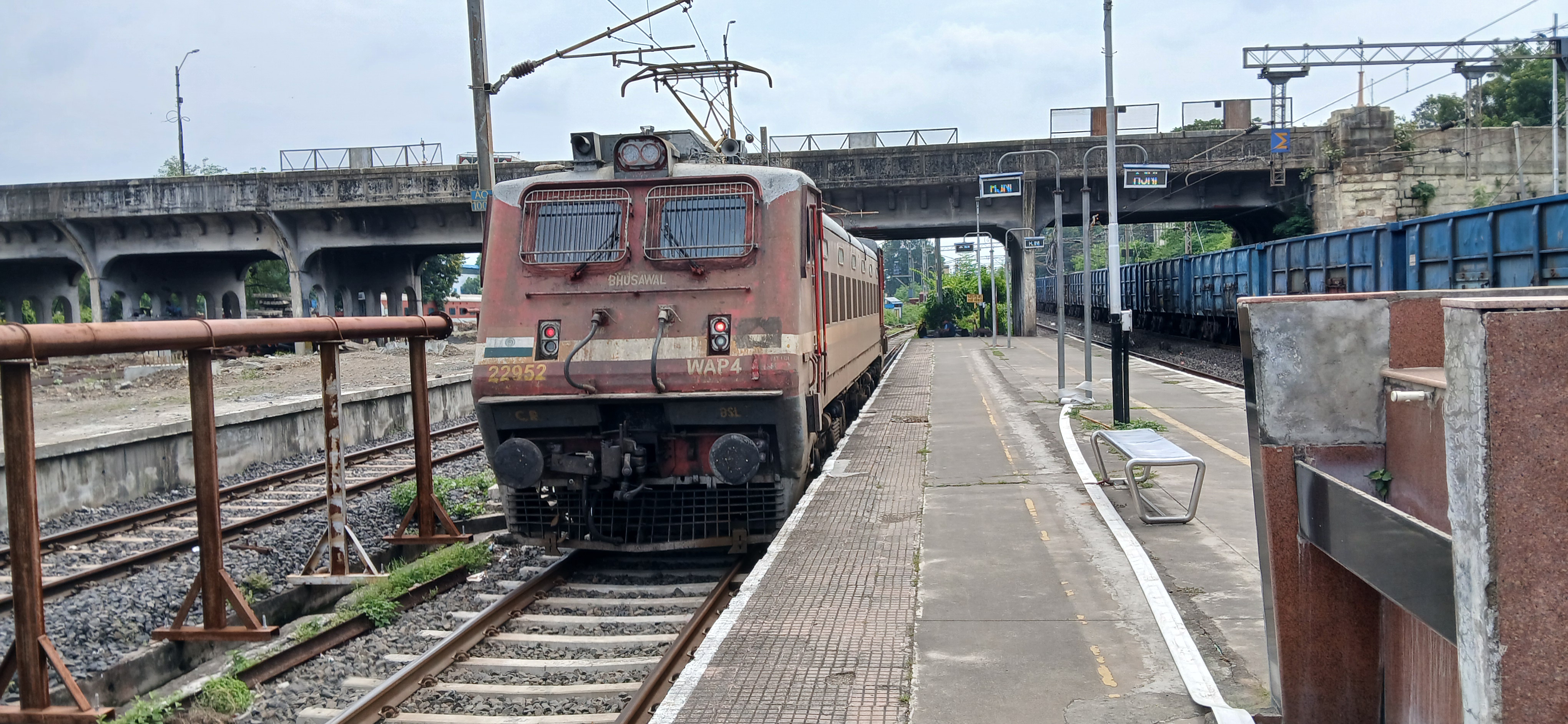 12720 Hyderabad - Jaipur SF Express photo 1